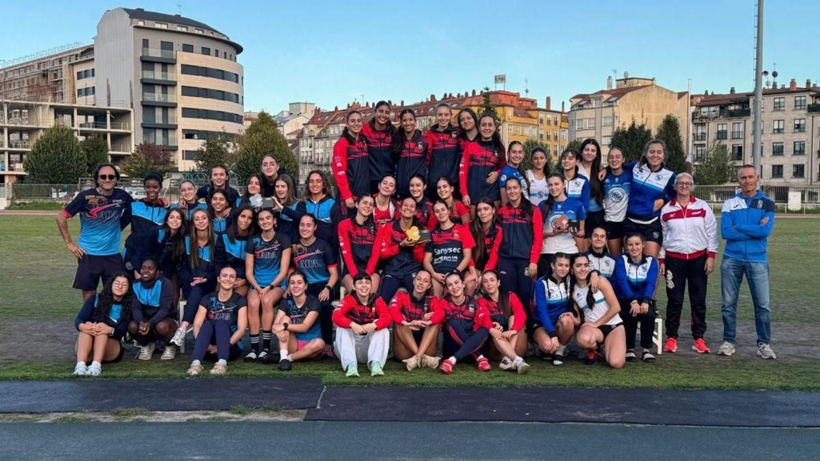 El podio autonómico femenino en la categoría sub-20, con las ourensanas en la cima.