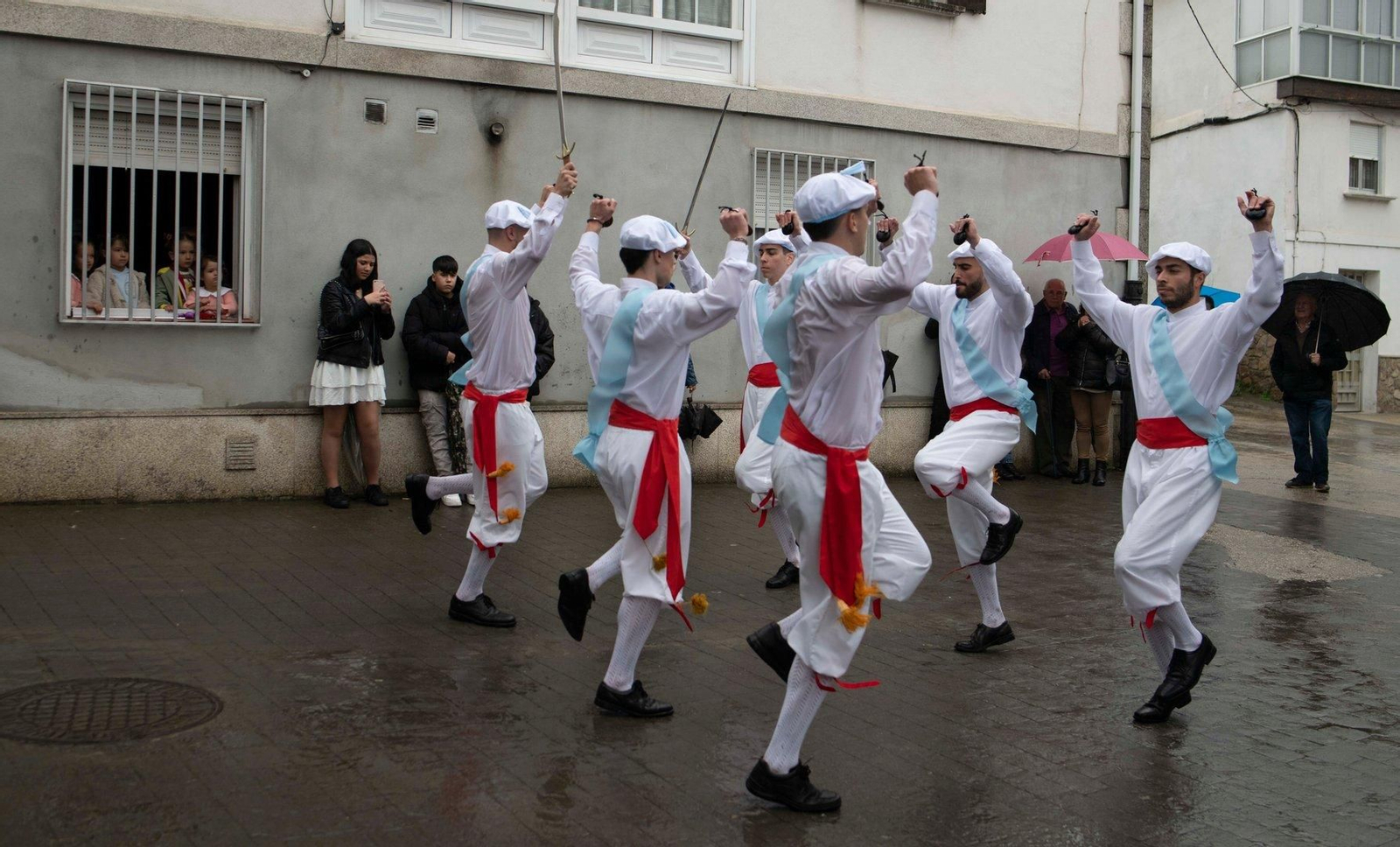 Los Danzantes destacaron durante la celebración.