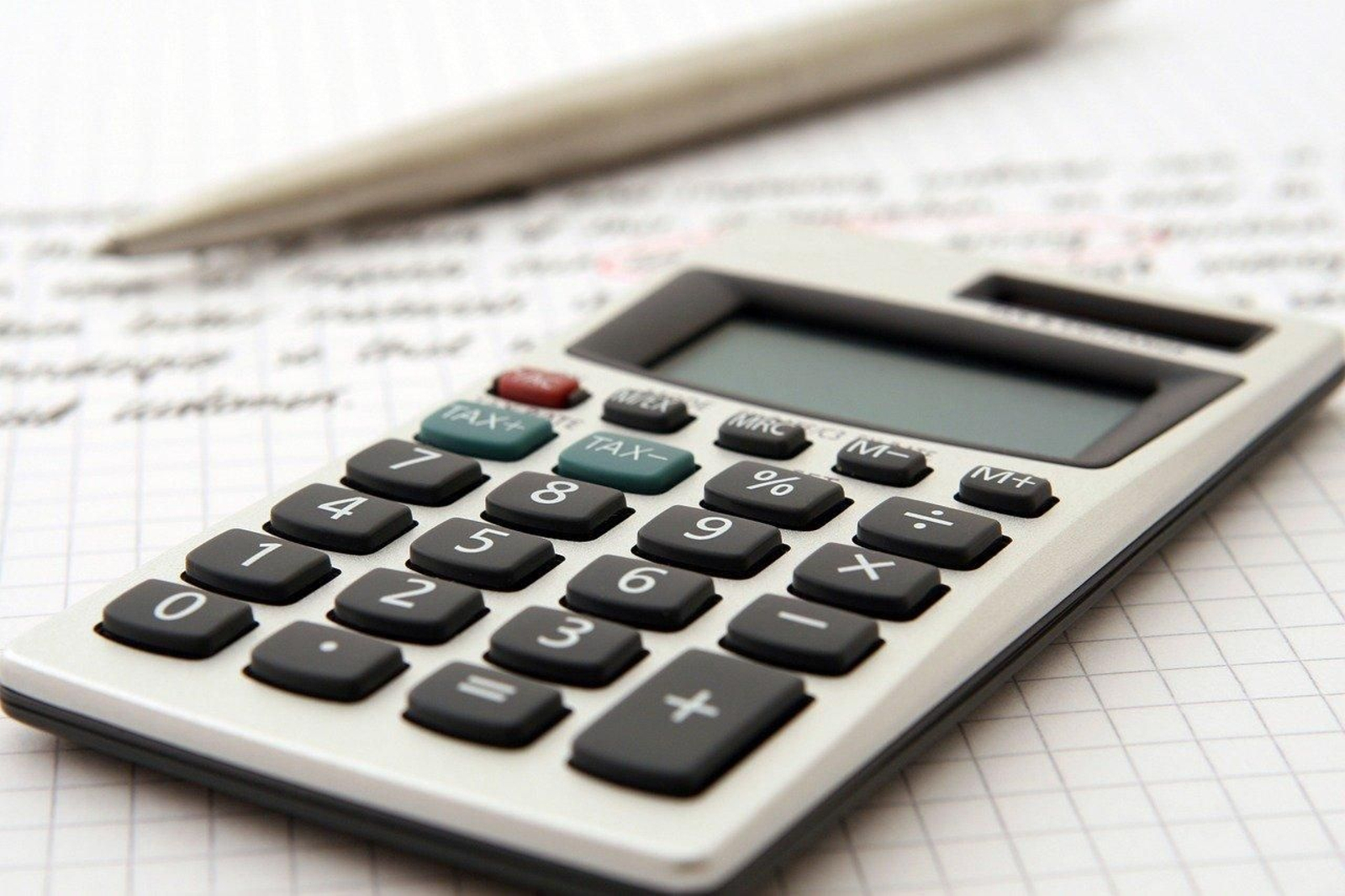 accountant-gacf0a66a1_1280