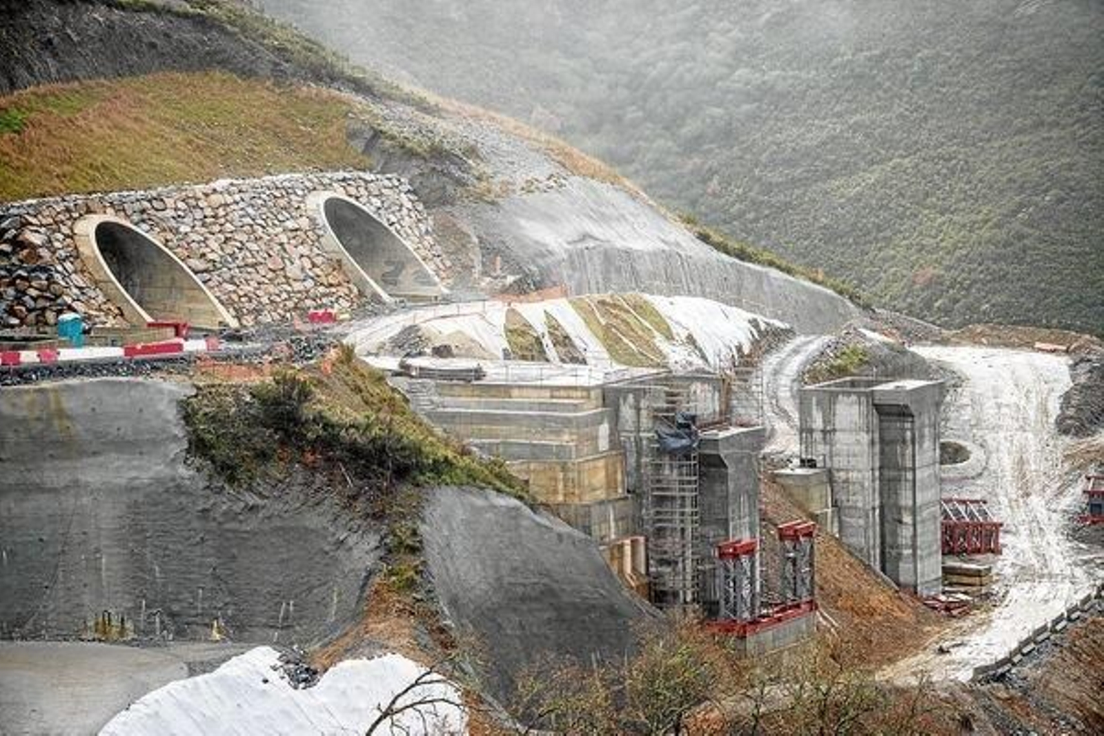 El año pasado la inversión en Ourense ascendió a 283 millones de euros. (FOTO: ÓSCAR PINAL)