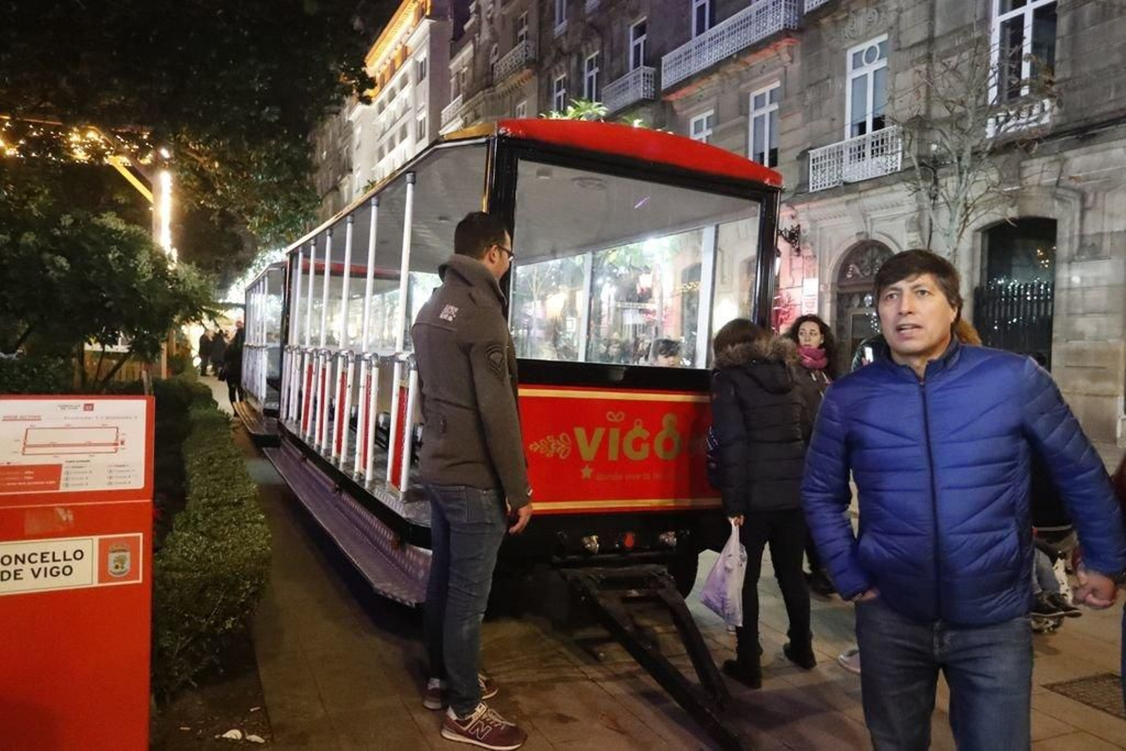 Los turistas invaden Vigo en el Puente93