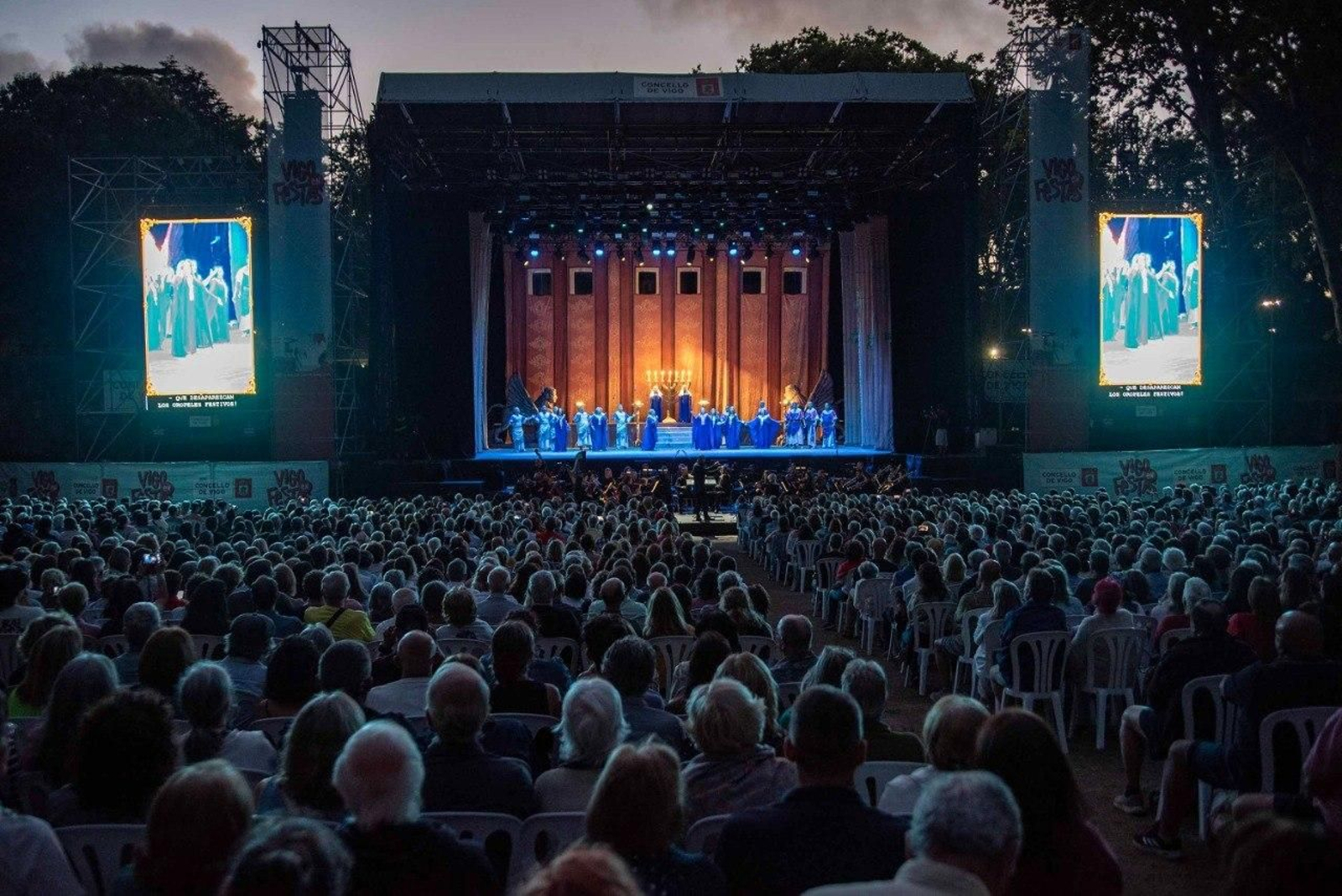 Galería | Castrelos se viste de gala para la ópera 'Nabucco'