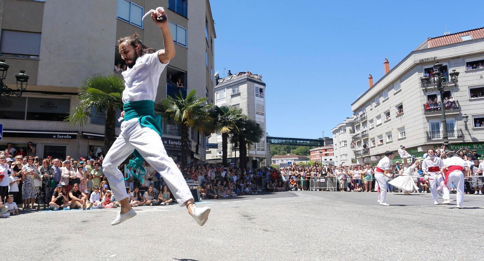 Danza das Espadas y Baile das Penlas, en Redondela.