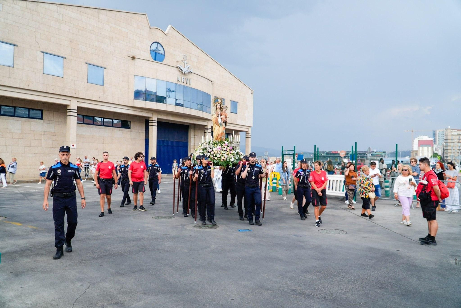Galería | Vigo rinde homenaje a la Virgen del Carmen por tierra y por mar