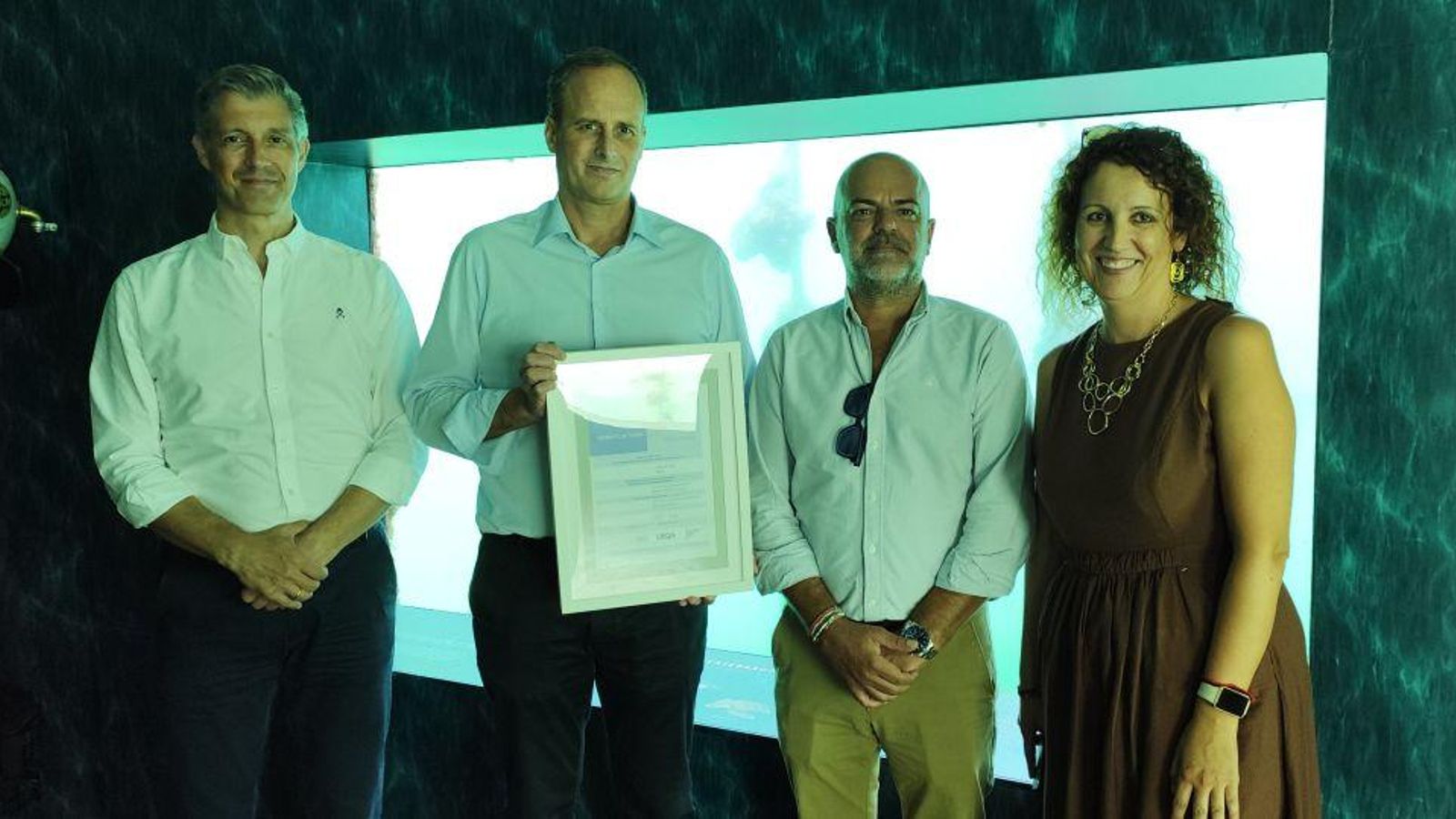 Carlos Botana, con la certificación PERS, en el visor submarino de Bouzas.