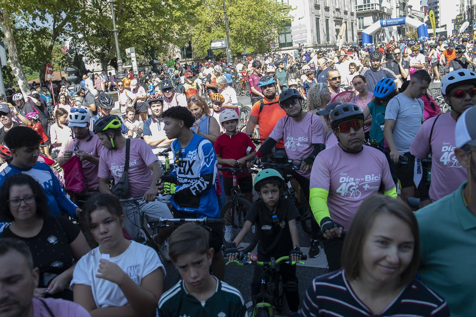 Galería | Ourense disfruta de un Día da Bici con sol, ambiente familiar y regalos