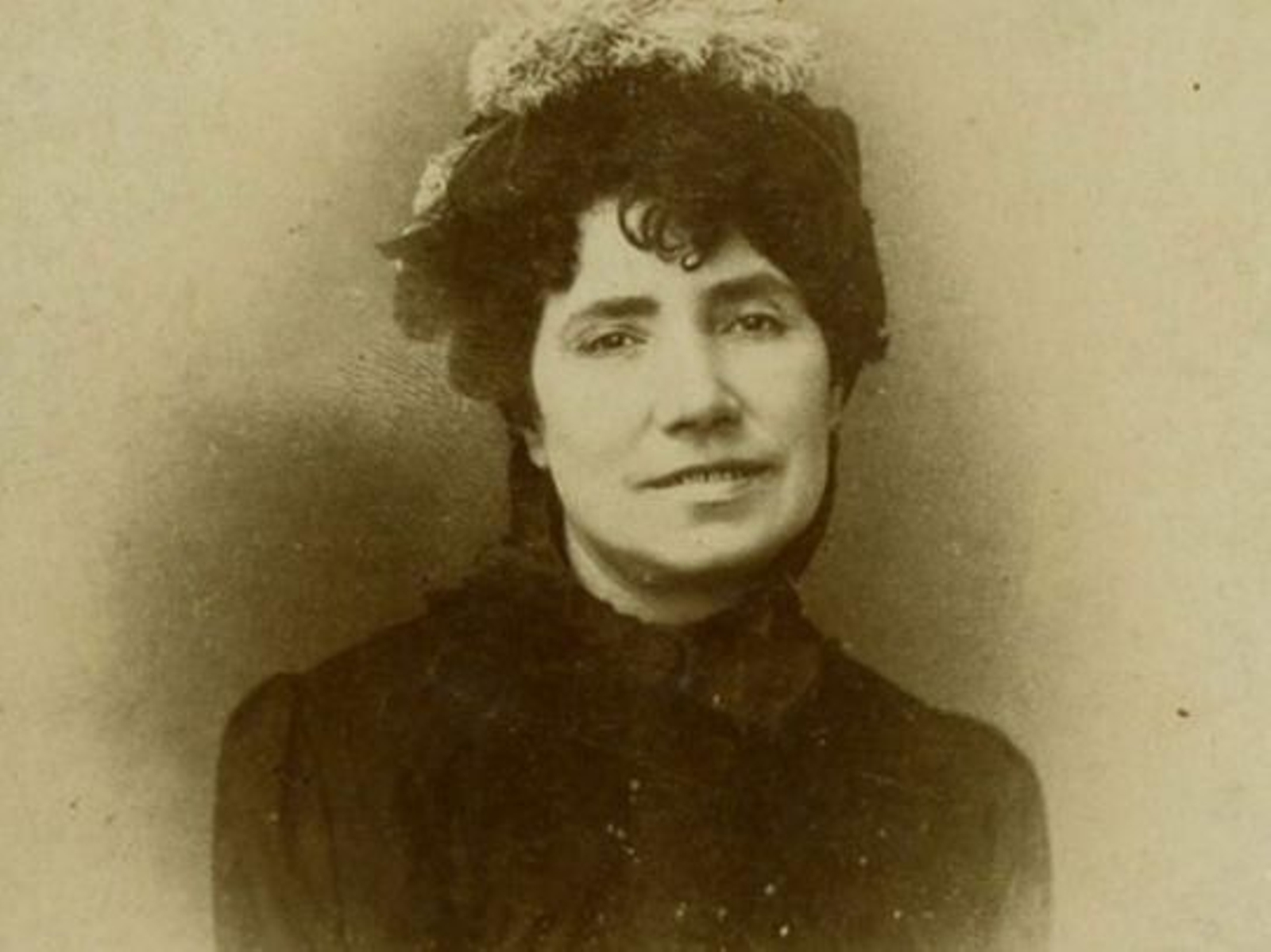 Rosalía de Castro en su imagen más icónica