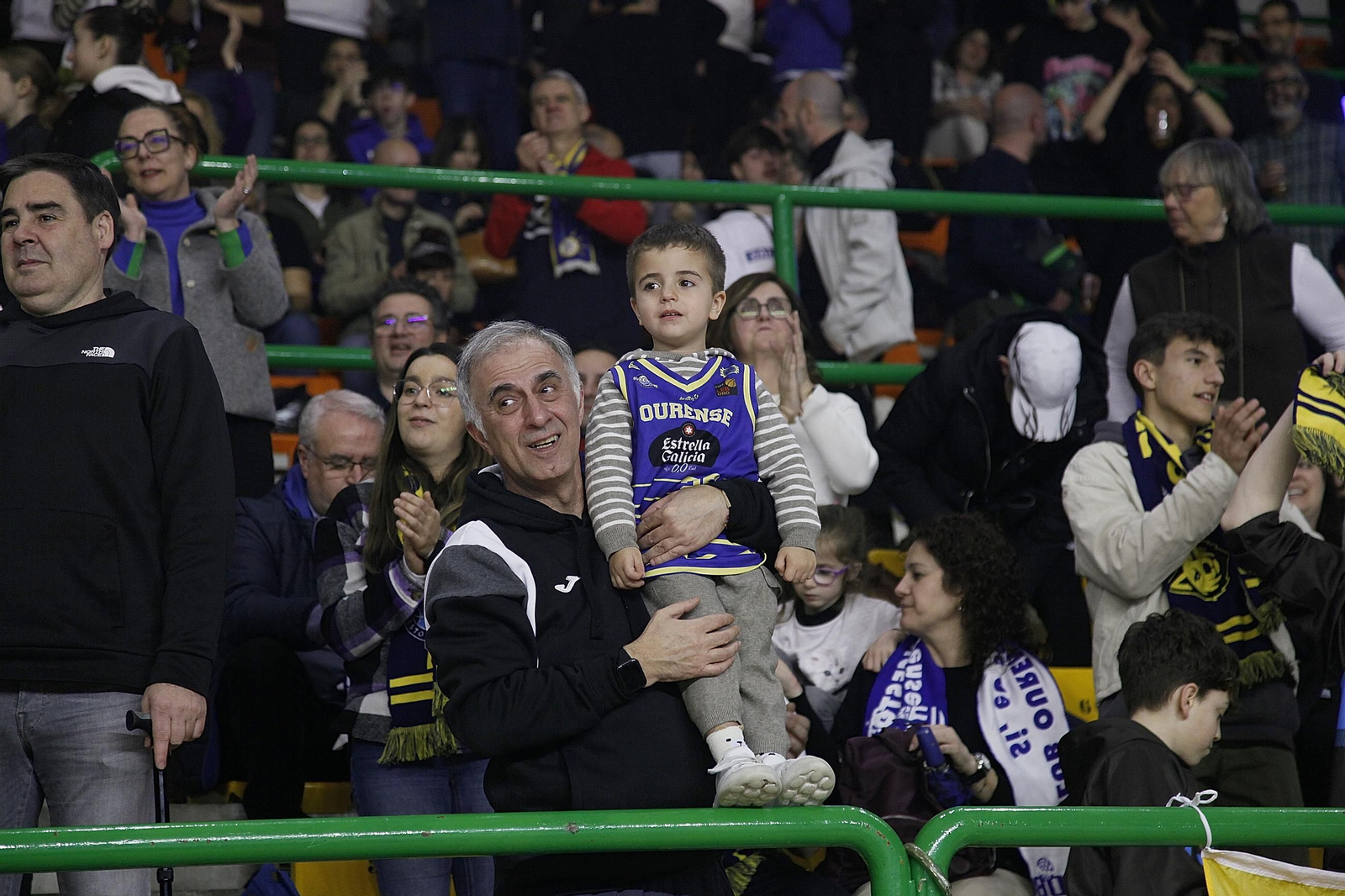 Más de 4.500 aficionados empujaron al COB contra el Estudiantes