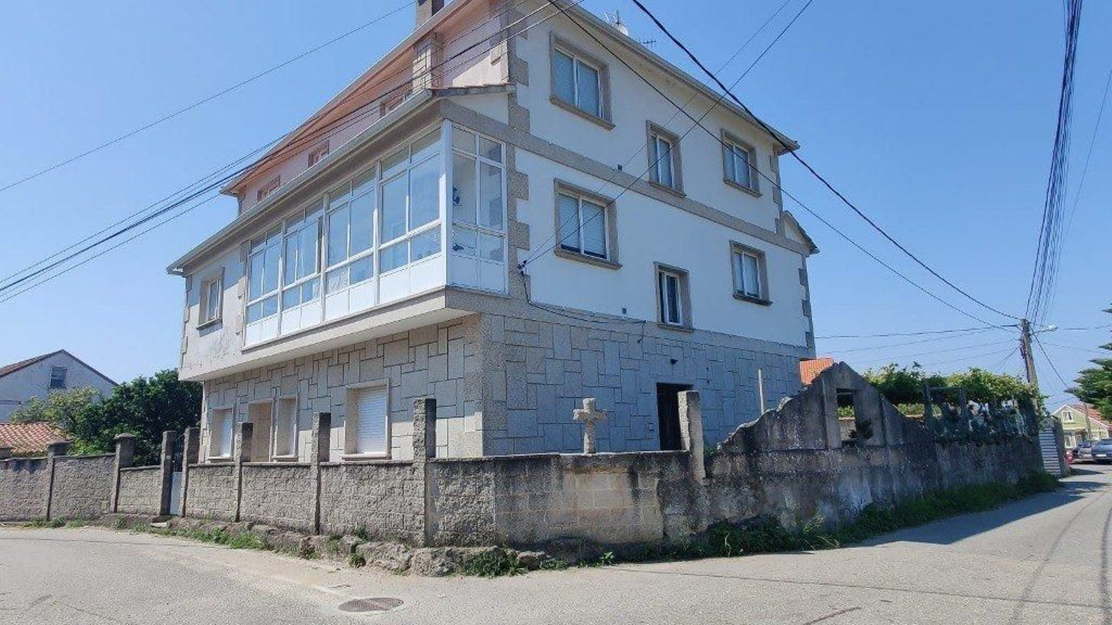 Vivienda donde fue hallada la mujer con fuertes golpes.