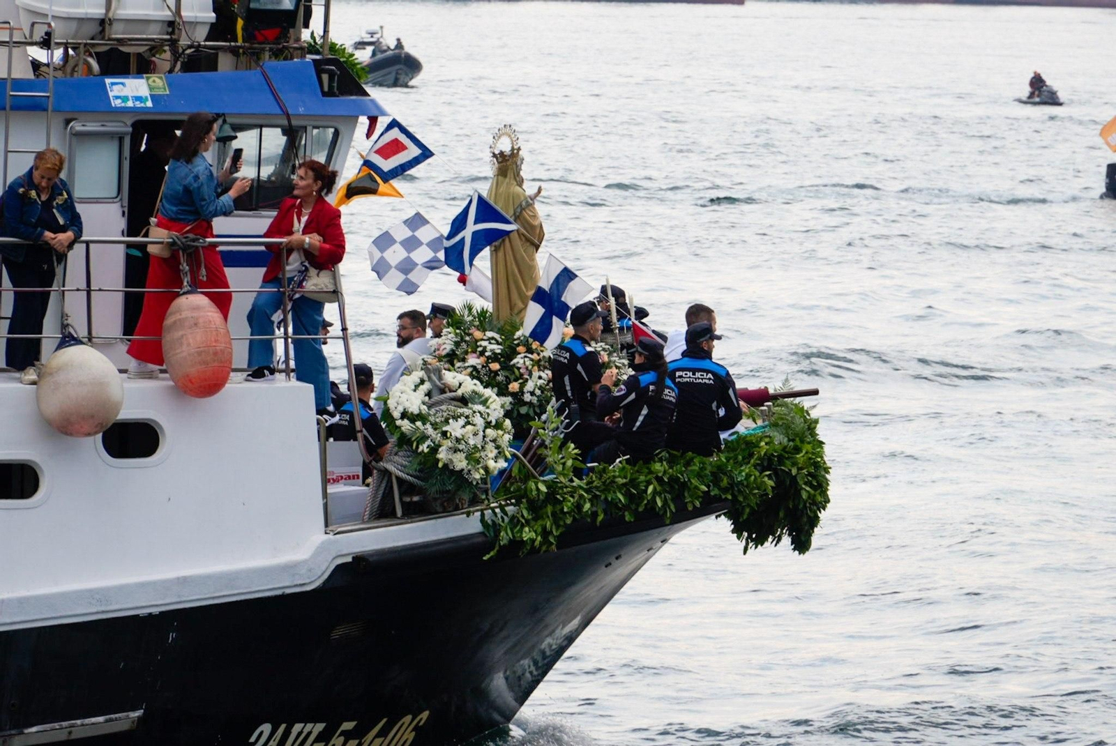 Galería | Vigo rinde homenaje a la Virgen del Carmen por tierra y por mar