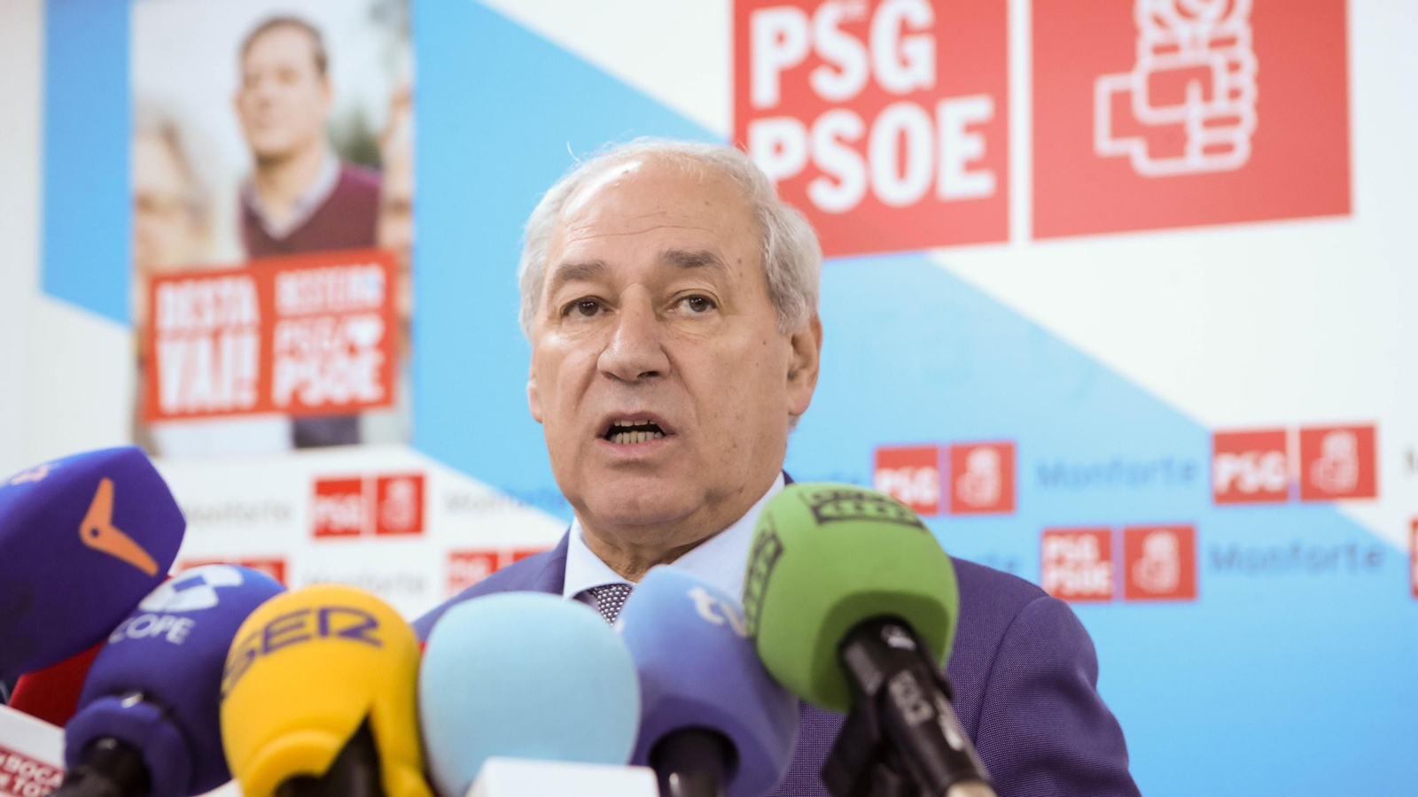 El hasta ahora presidente de la Diputación de Lugo, José Tomé, durante su comparecencia, en la sede del PSdeG-PSOE en Monforte
