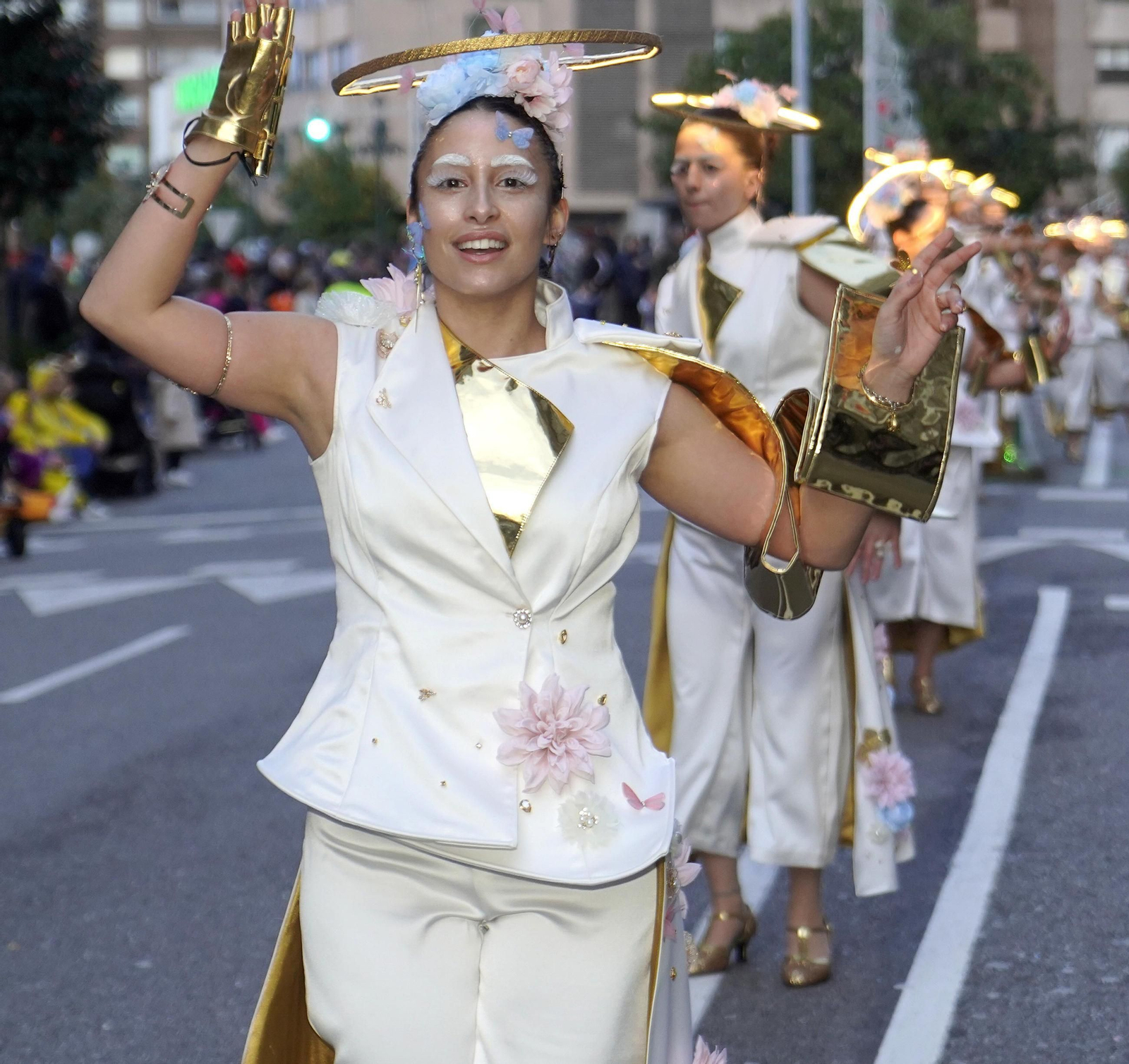 Galería | El desfile de comparsas del Entroido 2026 ilumina las calles de Vigo