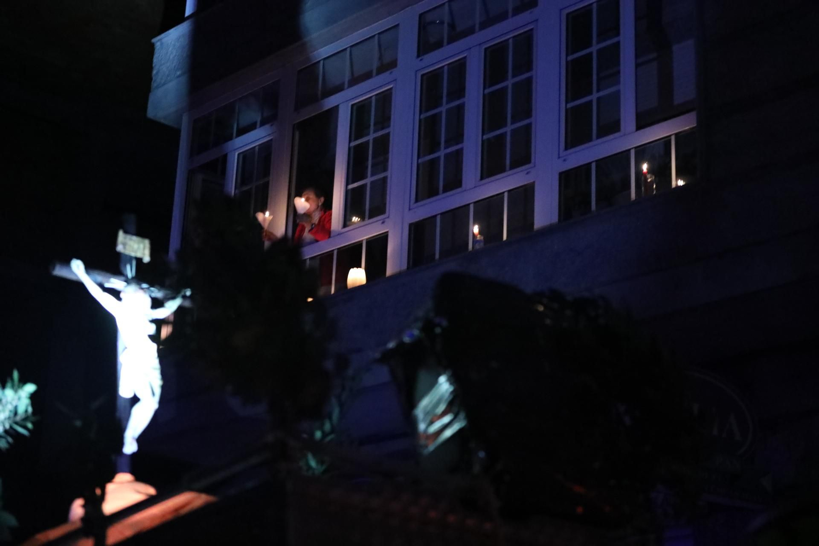 Viacrucis de Protección Civil por las calles de Maceda. José Paz.