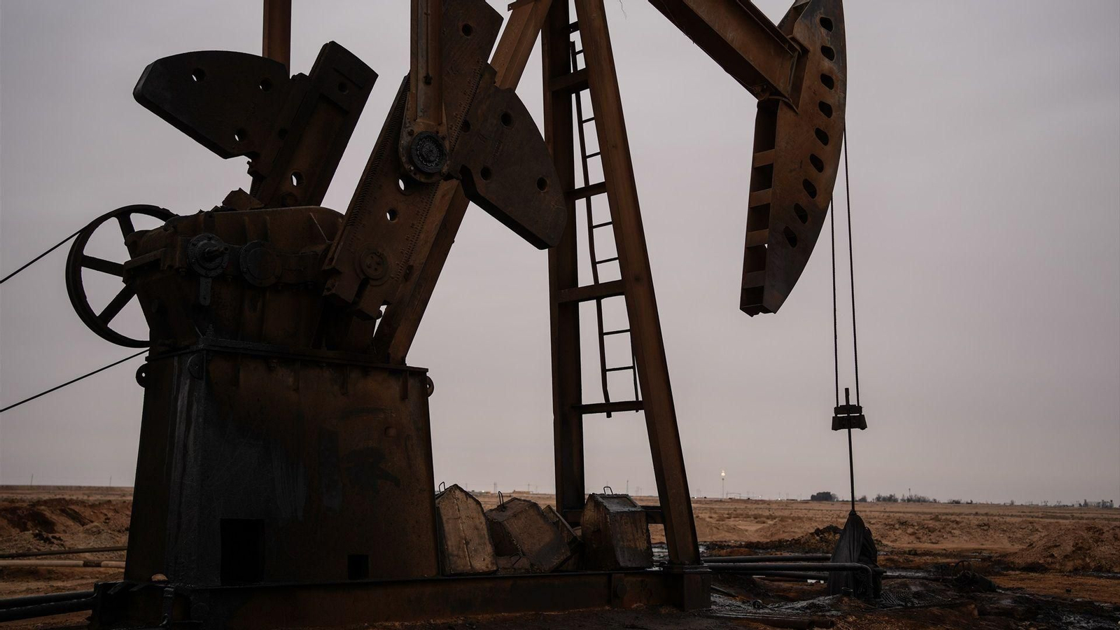 El petróleo Brent vuelve a perforar la barrera de los 100 dólares