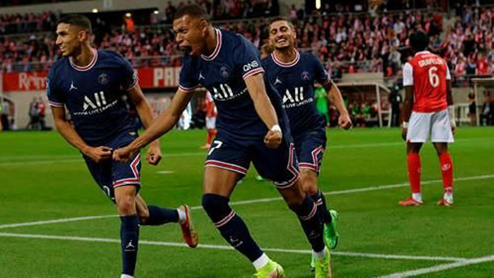Mbappé celebró con normalidad los dos goles que anotó ante el Reims en el partido de ayer. 

EFE
