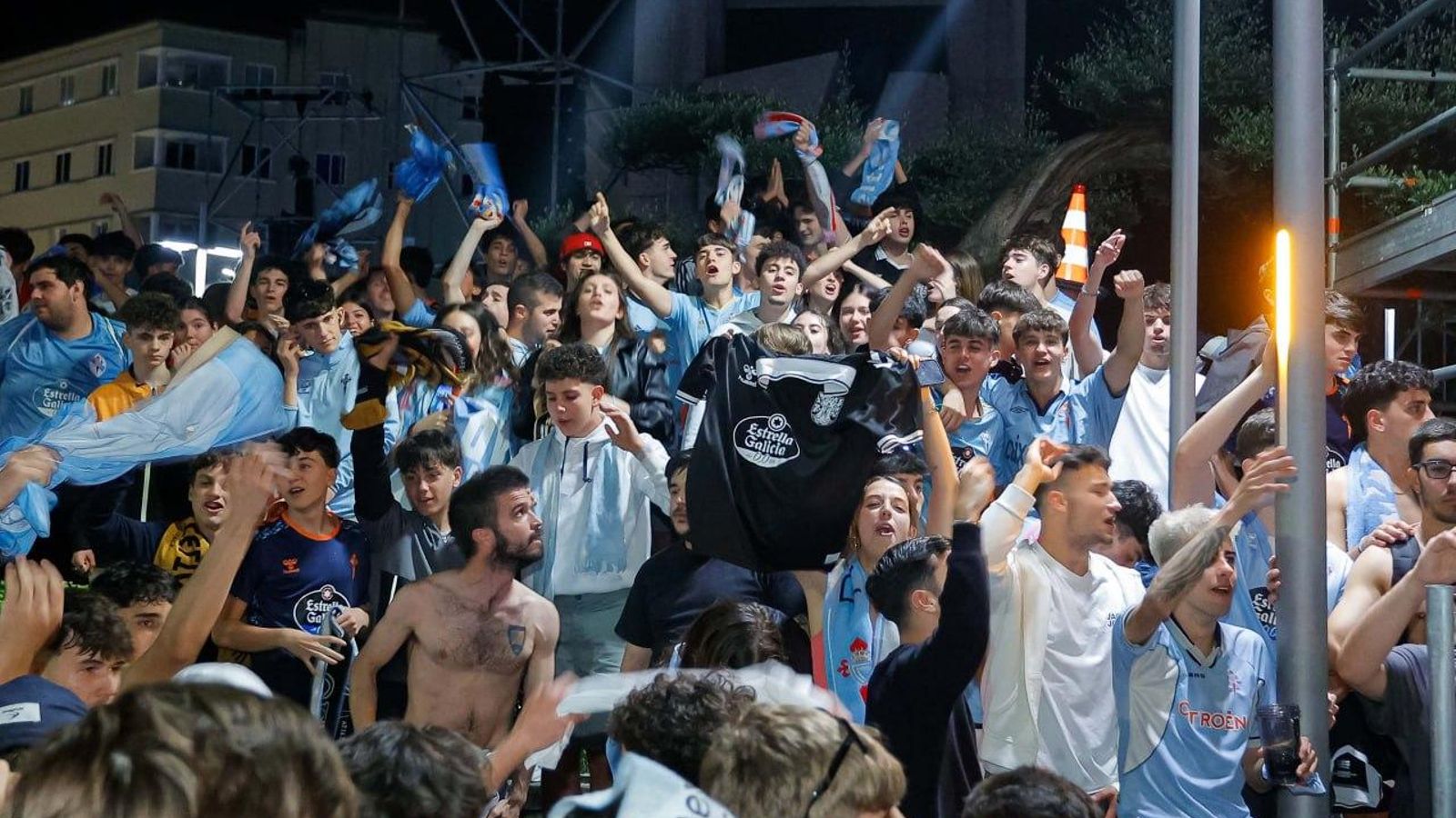 Galería | La afición celeste celebra el billete a Europa del Celta