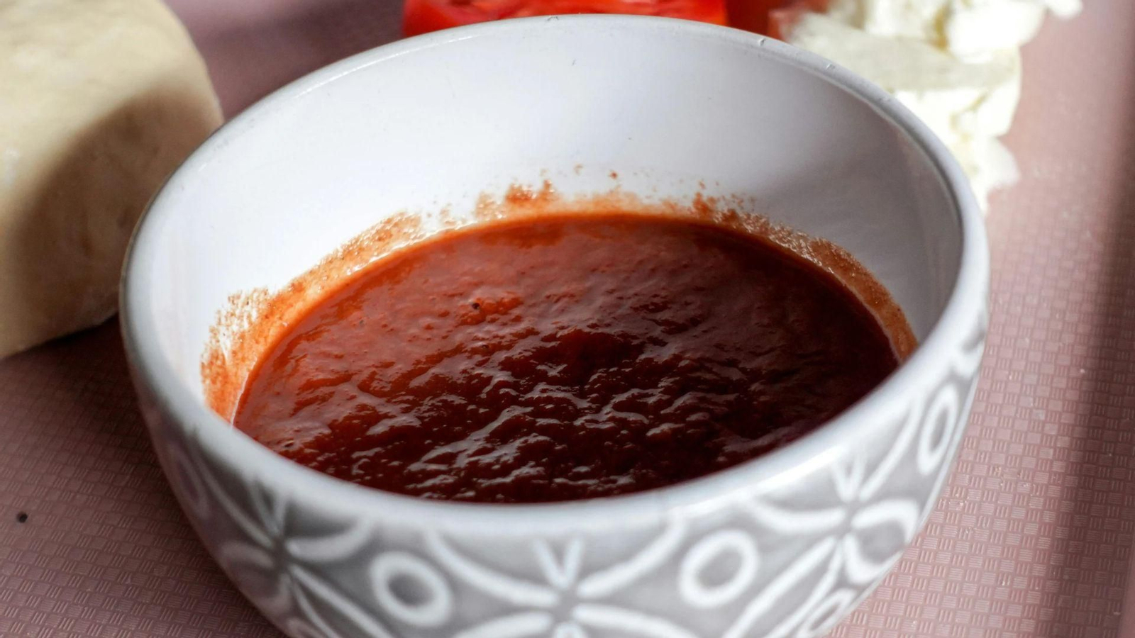 Salsa en un cuenco.