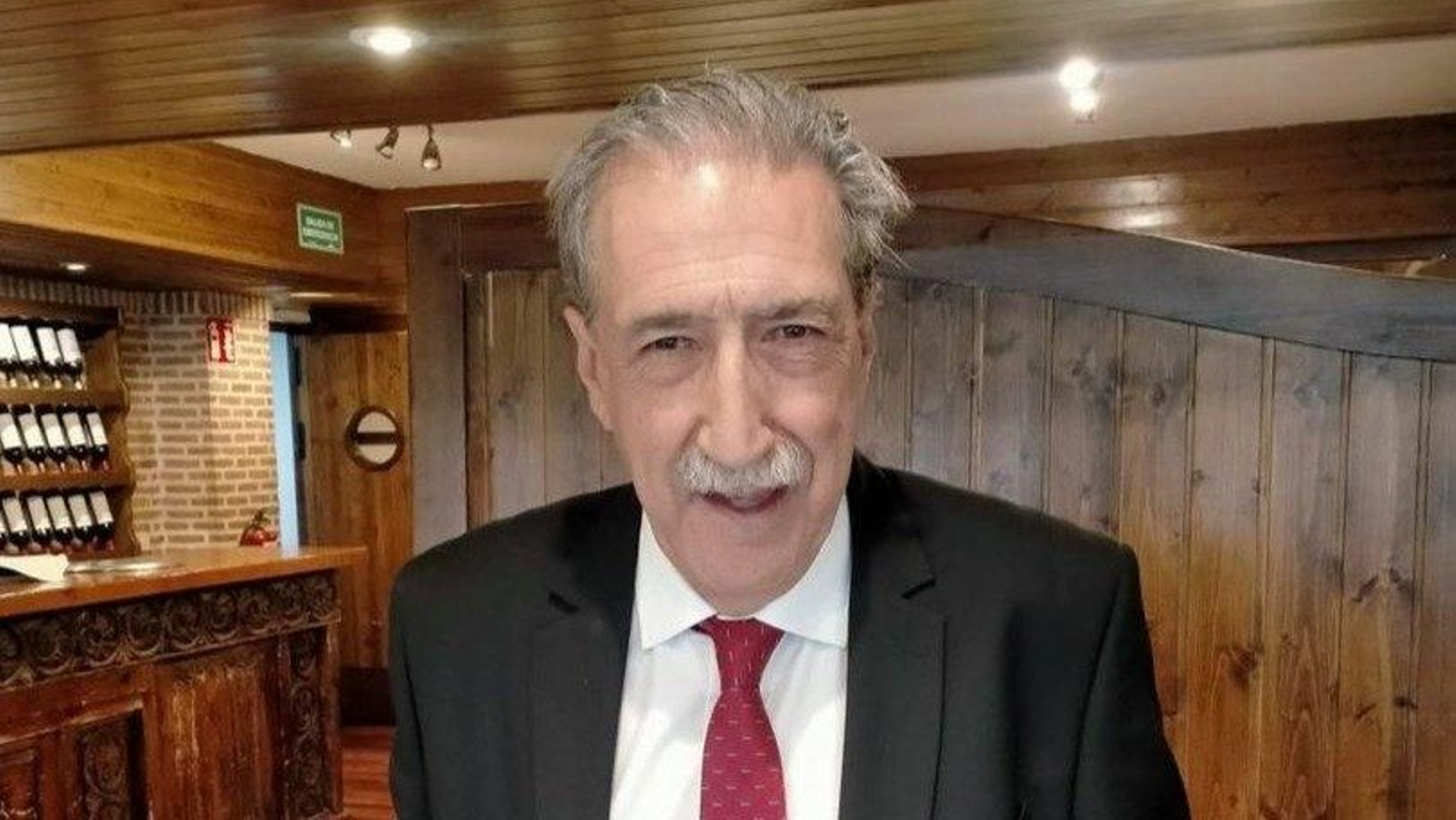 El profesor y poeta Vicente Araguas.