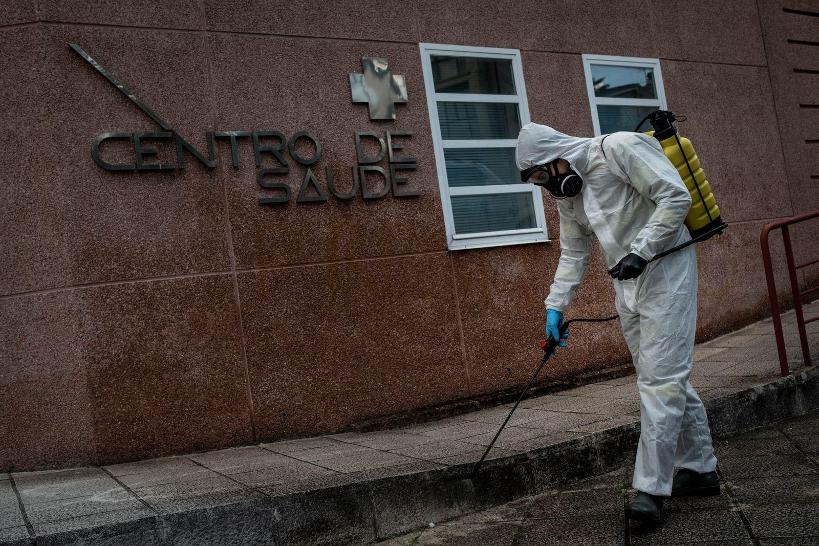 La limpieza se extrema estos días para evitar posibles contagios nuevos. (FOTO: ÓSCAR PINAL)