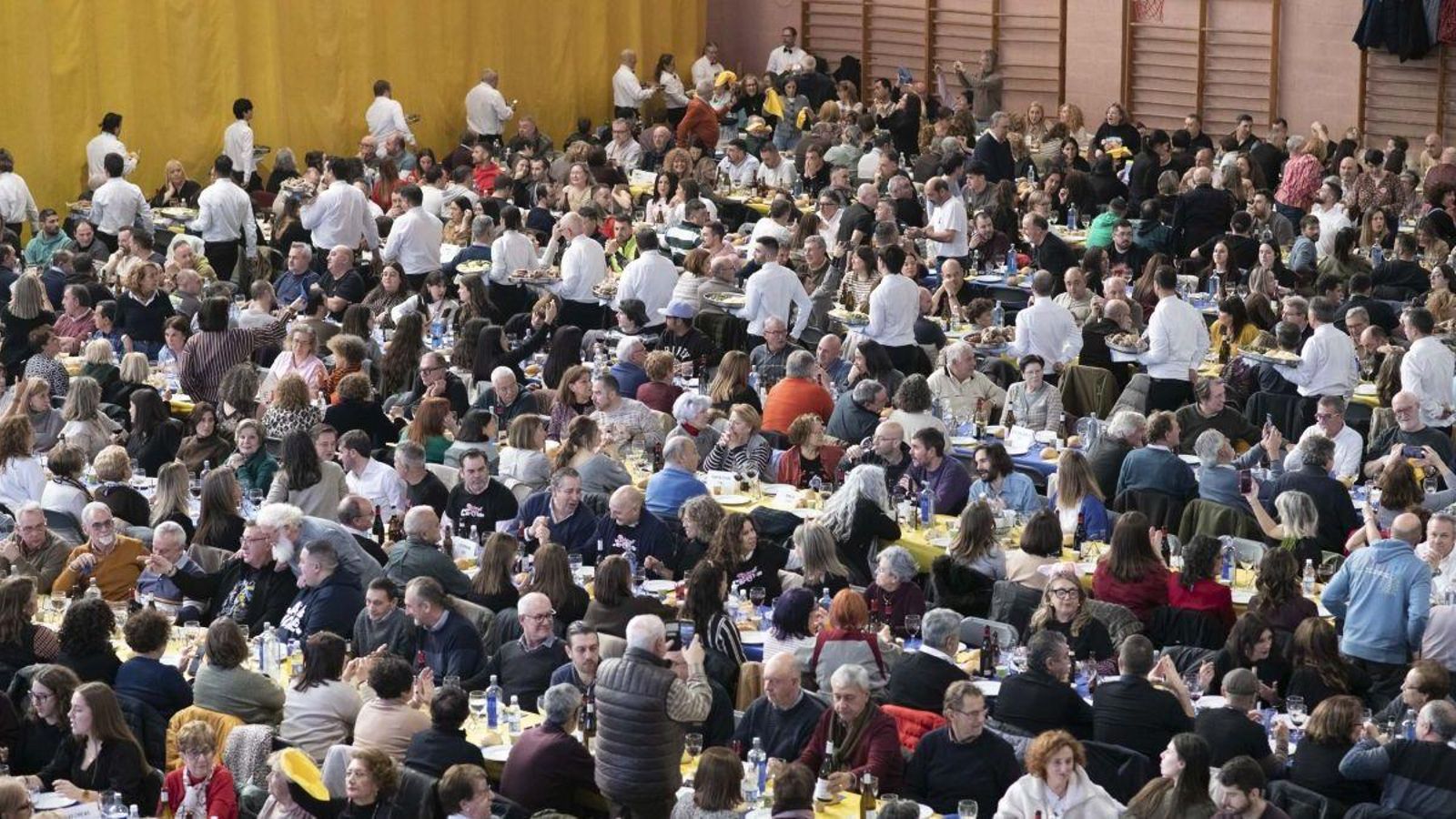 Vista general del polideportivo de A Rúa.