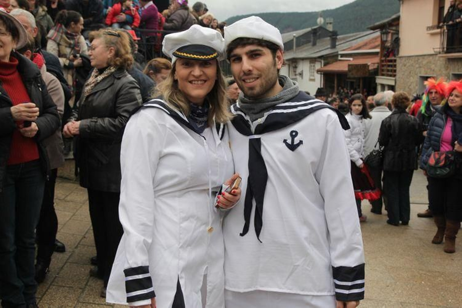 Laza recibe a los peliqueiros con bica y licor café