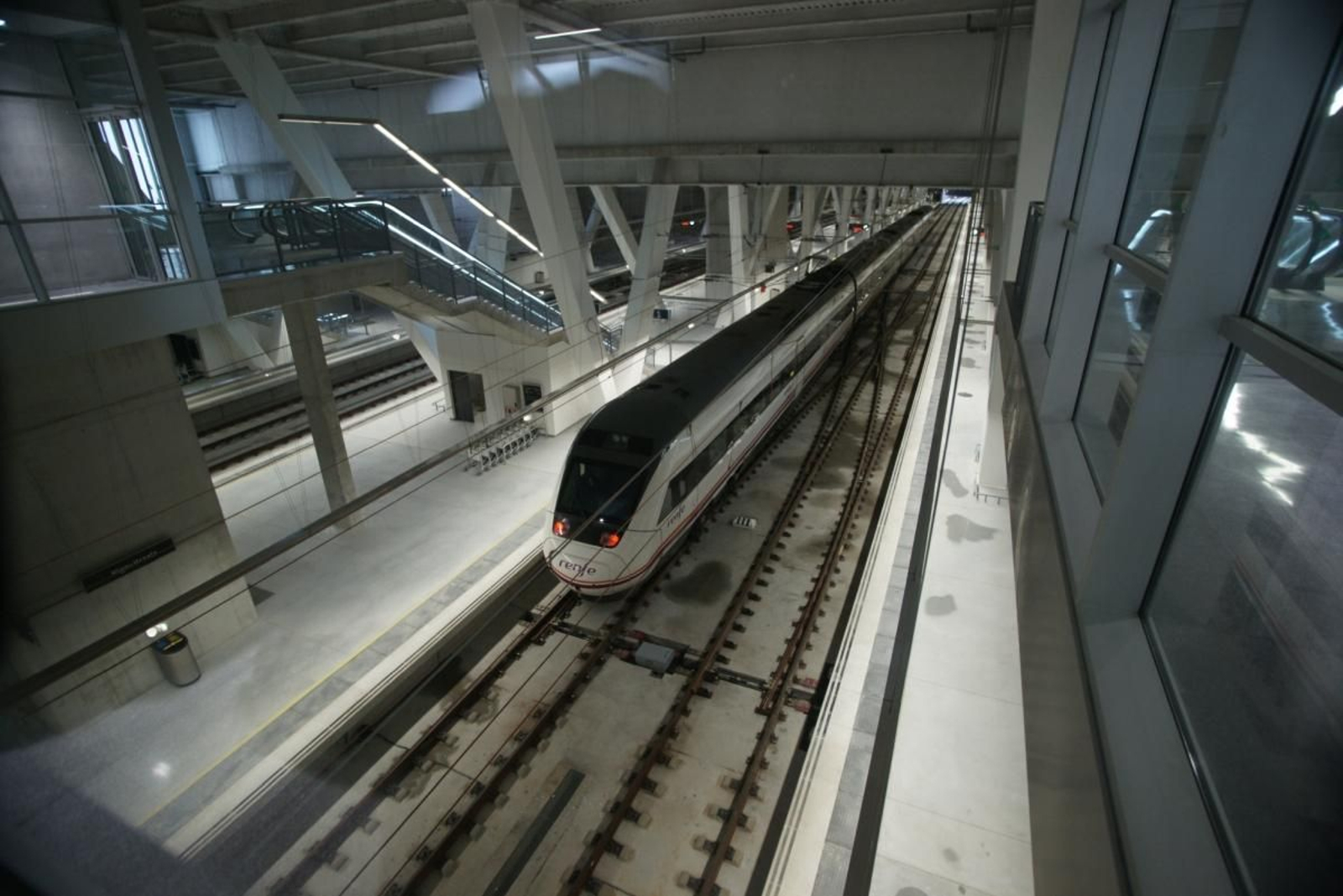 El tren directo desde Oporto llegaría a Vigo-Urzaiz, a través de la salida sur hacia Porriño.