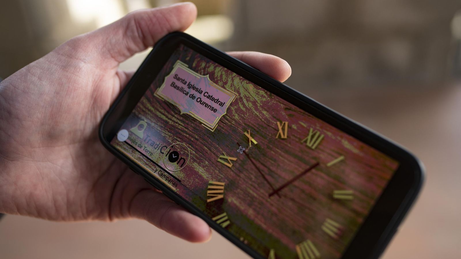 El sistema automático que hace sonar las campanas es controlado por móvil.