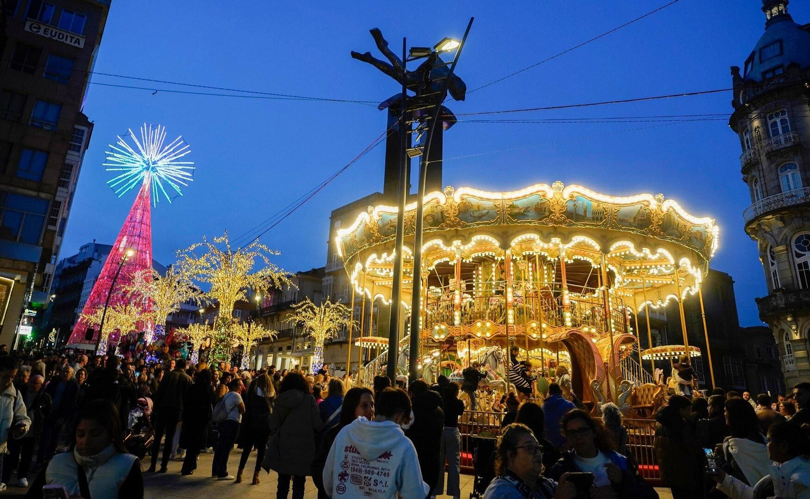 Luces de Navidad en Porta do Sol. // J.V. Landín