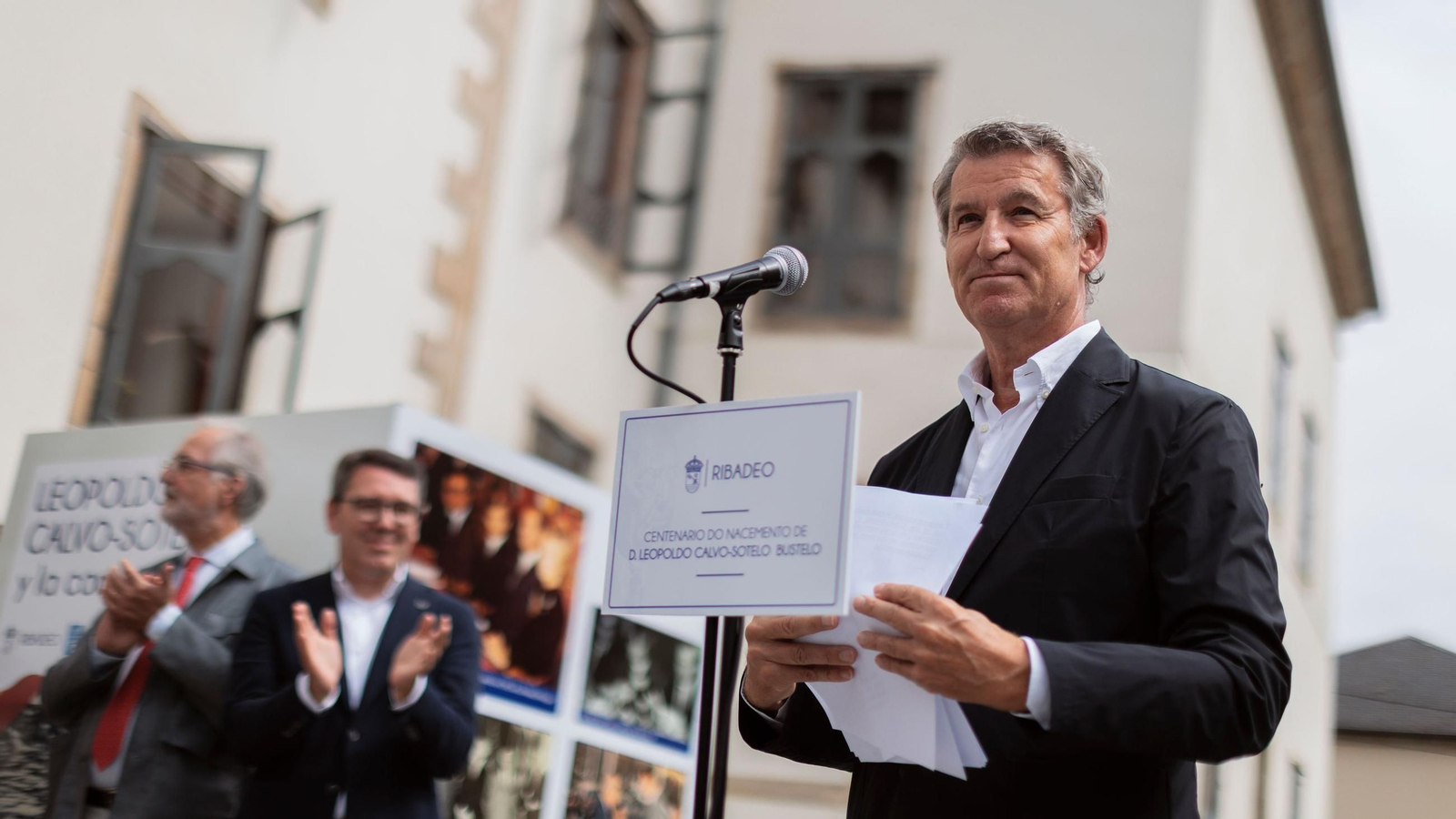 El presidente del PP y líder de la oposición, Alberto Núñez Feijóo, en la localidad lucense de Ribadeo.