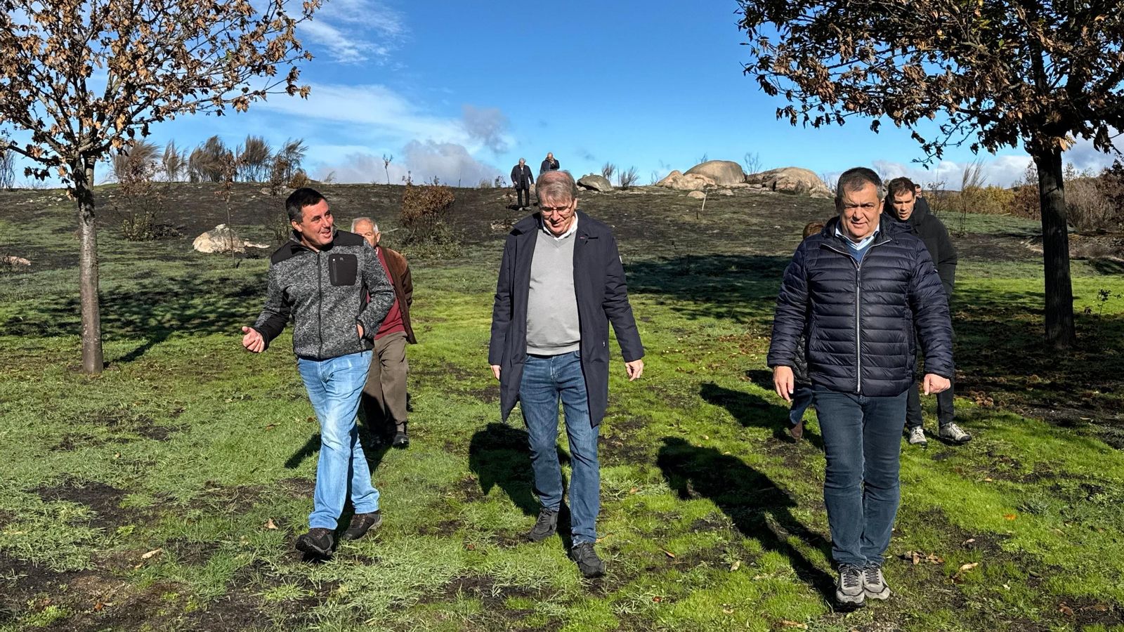 Pardo y Suárez, en el monte comunal de Flariz junto a Francisco Diéguez- izq.-.