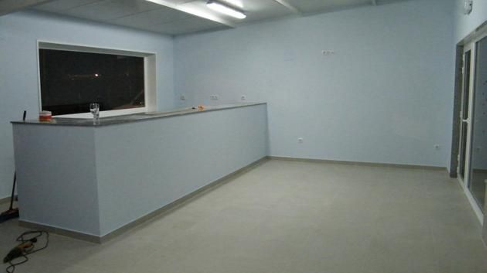 La nueva cafetería, acondicionada este año junto a los vestuarios, ha costado 10.000 euros (MARCOS ATRIO)