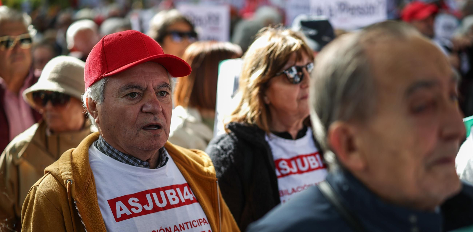 Miles de pensionistas se unen en Madrid para exigir la subida del 6%
