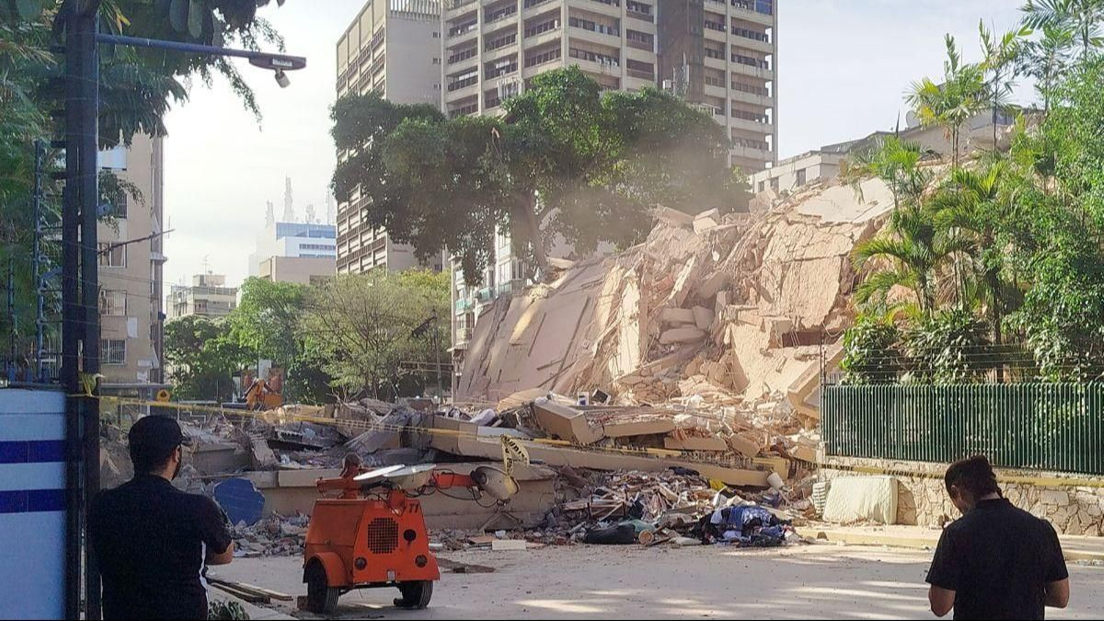 Edificio derrumbado en el vecindario de Altamira, Caracas.