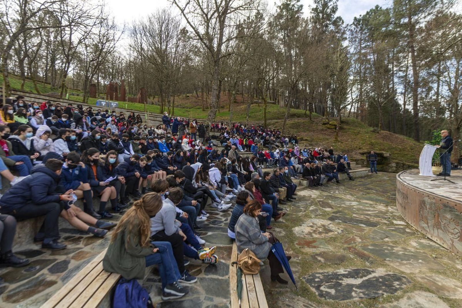 Escolares asistentes a la edición del Día da Poesía de 2022.