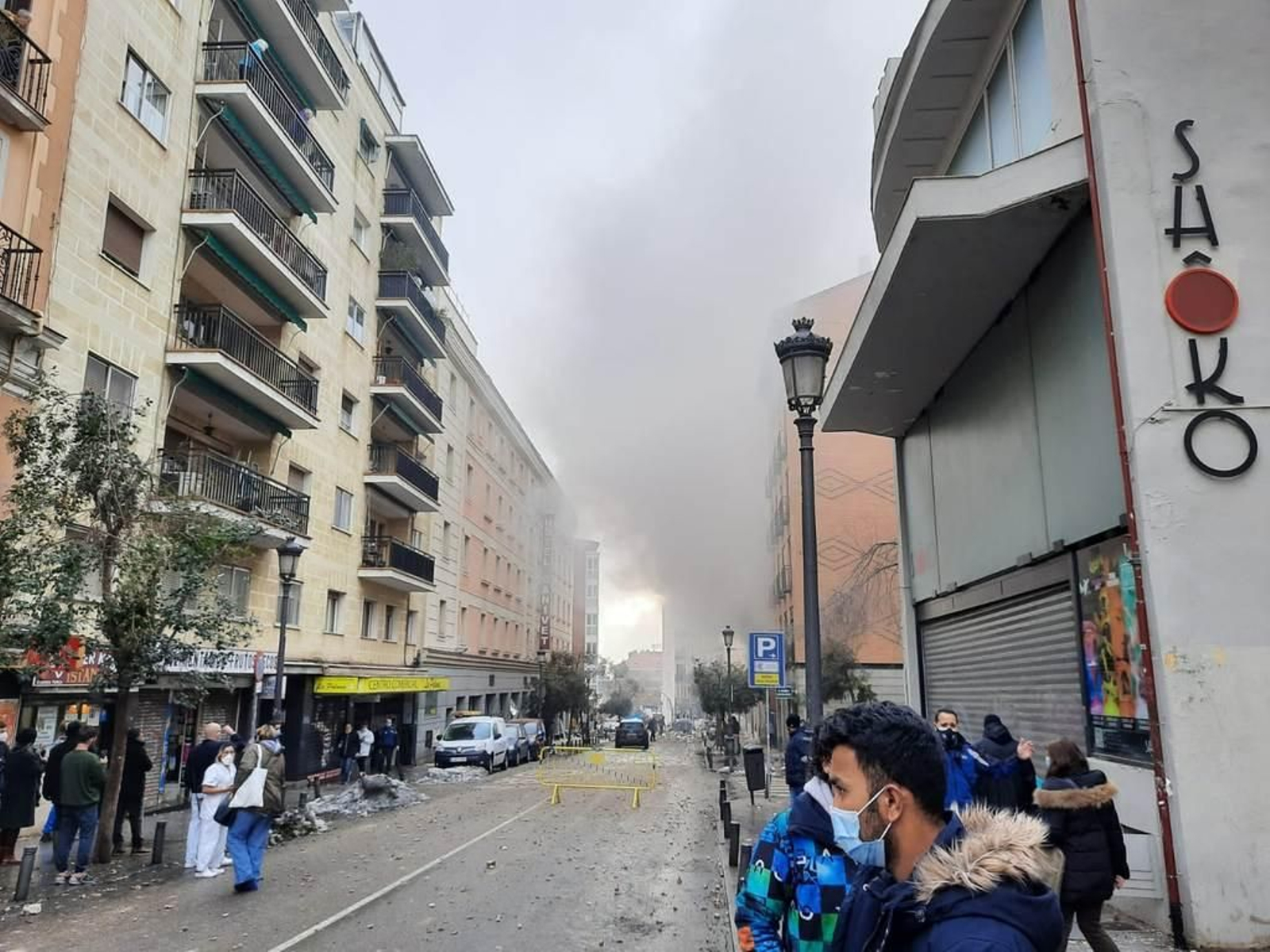 Una fuerte explosión en la calle Toledo de Madrid hunde varias plantas de un edificio17