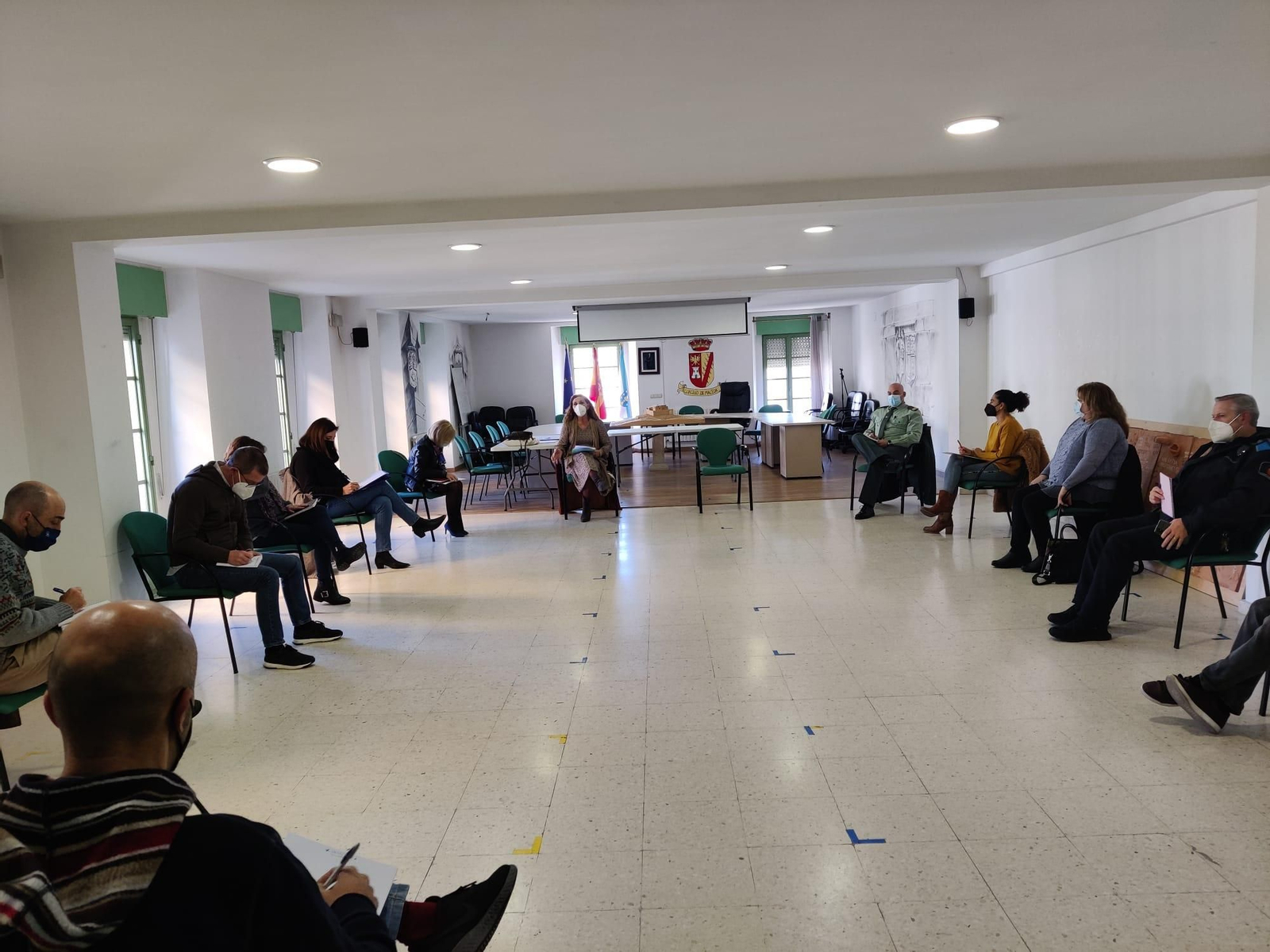 La celebración de la mesa tuvo lugar en el Salón de Plenos del Concello.