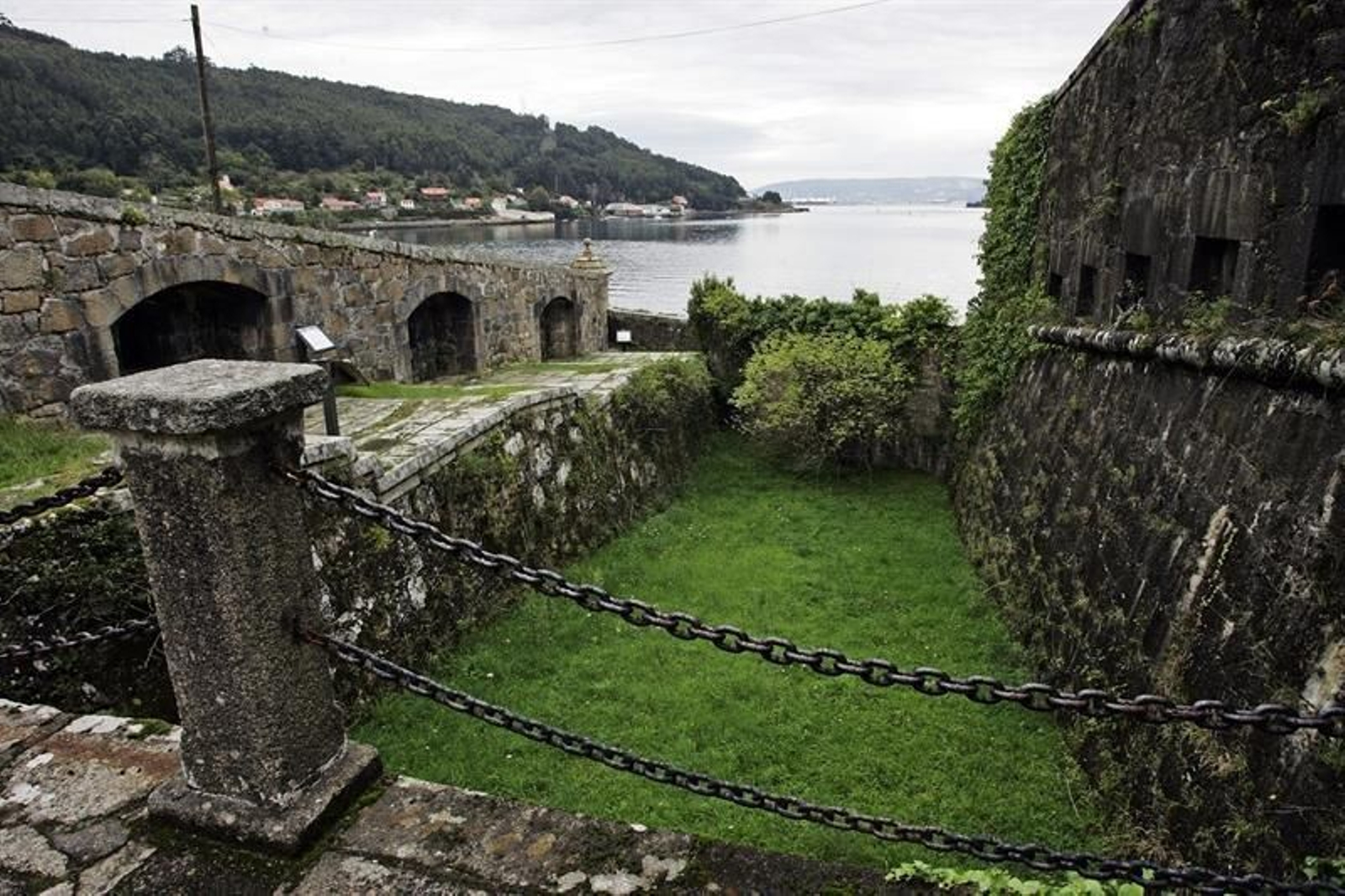 Imagen del Castillo de San Felipe en la ría de Ferrol.
