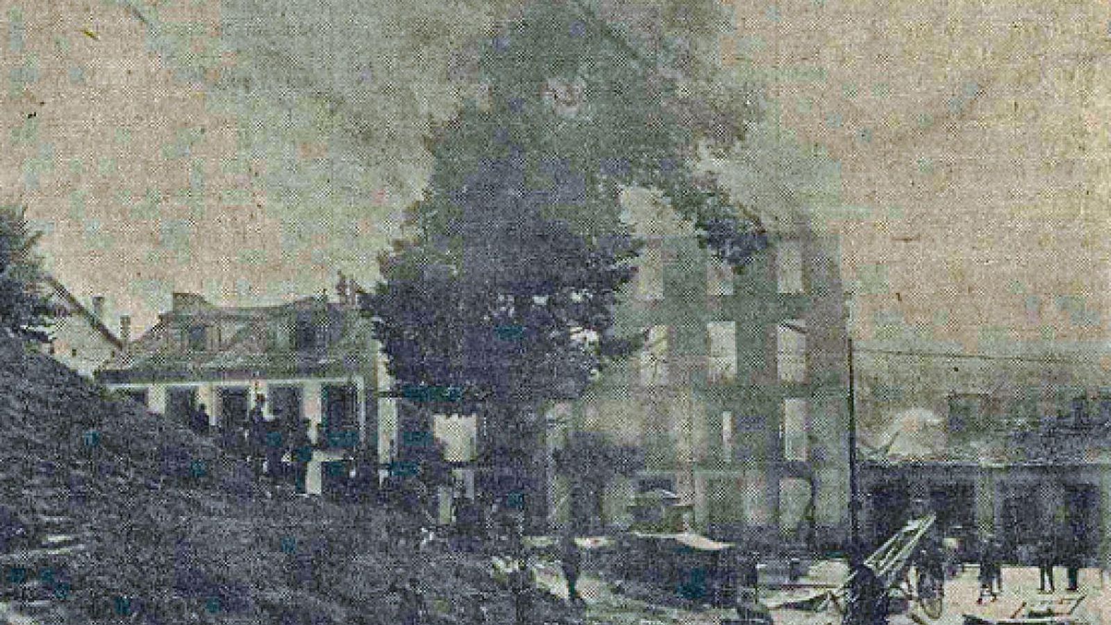 Efectos del fuego de la casa siniestrada. Foto Villar 1926.