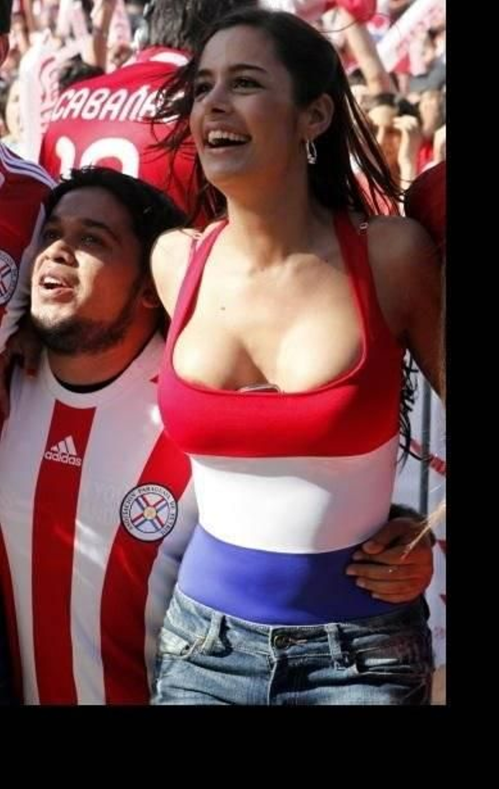 Larissa Riquelme se desnuda por Paraguay