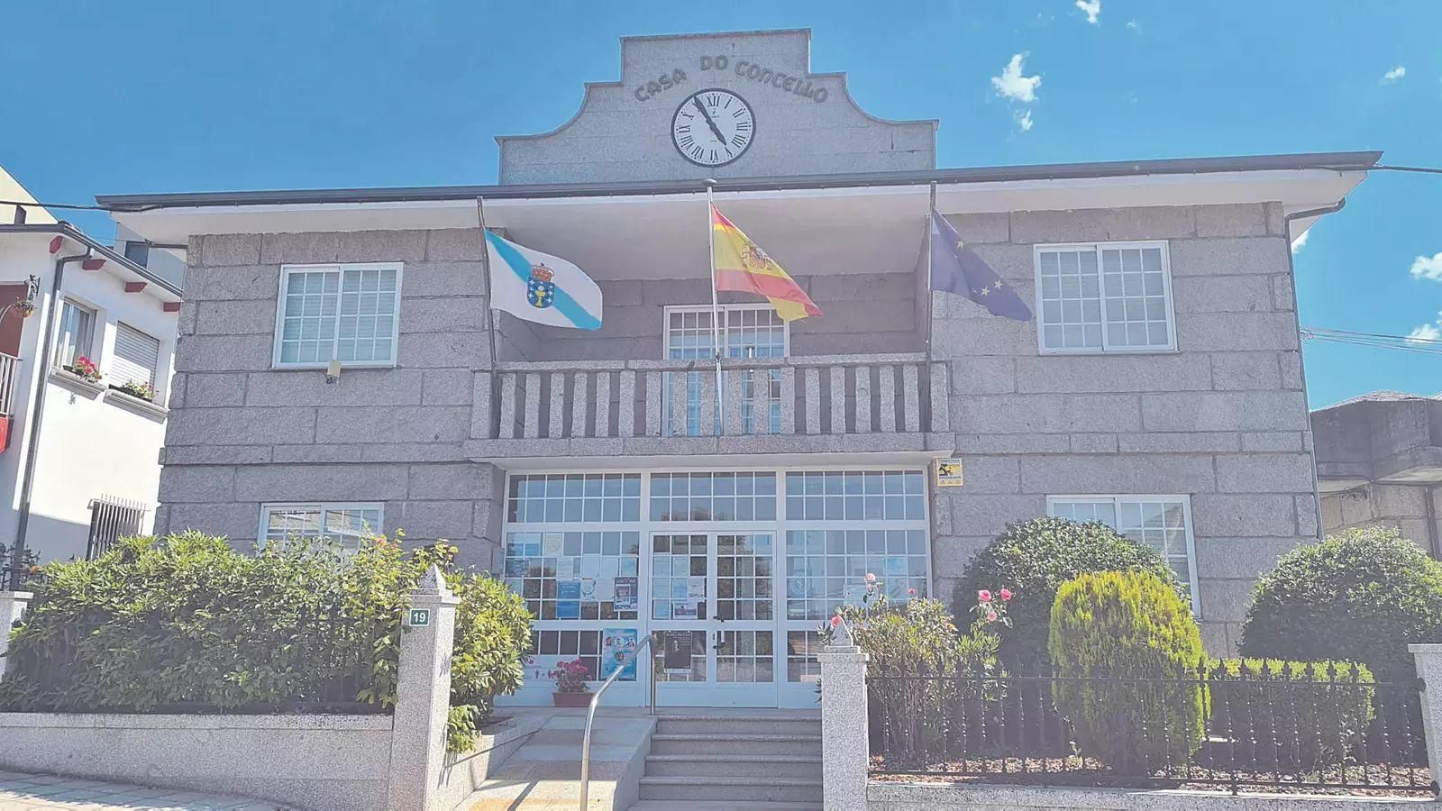 La casa del concello de Chandrexa de Queixa.