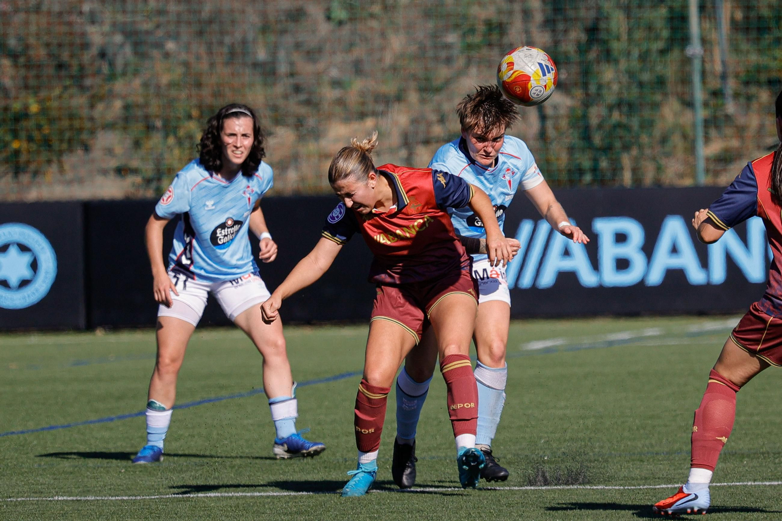 El derbi estuvo extremadamente competido en A Madroa.