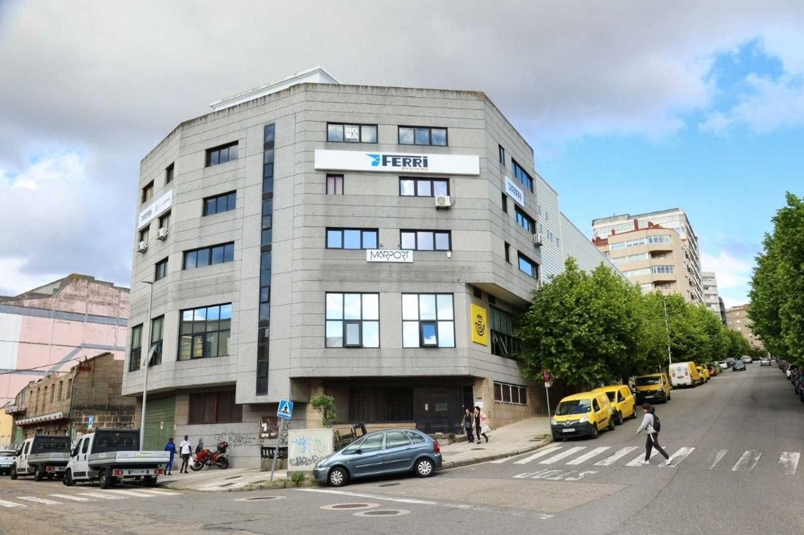 Centro logístico de Correos en la rúa Paz.
