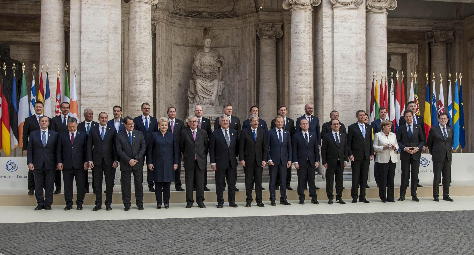 Foto de familia de los jefes de Estado o de Gobierno de los 27 países de la UE, sin Reino Unido, en el Campidoglio, sede del Ayuntamiento romano.
