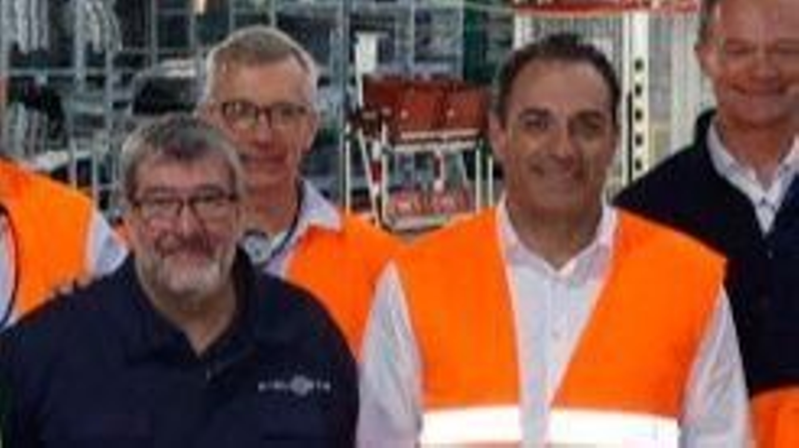 José Luis Alonso Mosquera con el CEO de Stellantis, Antonio Filosa, en Vigo.