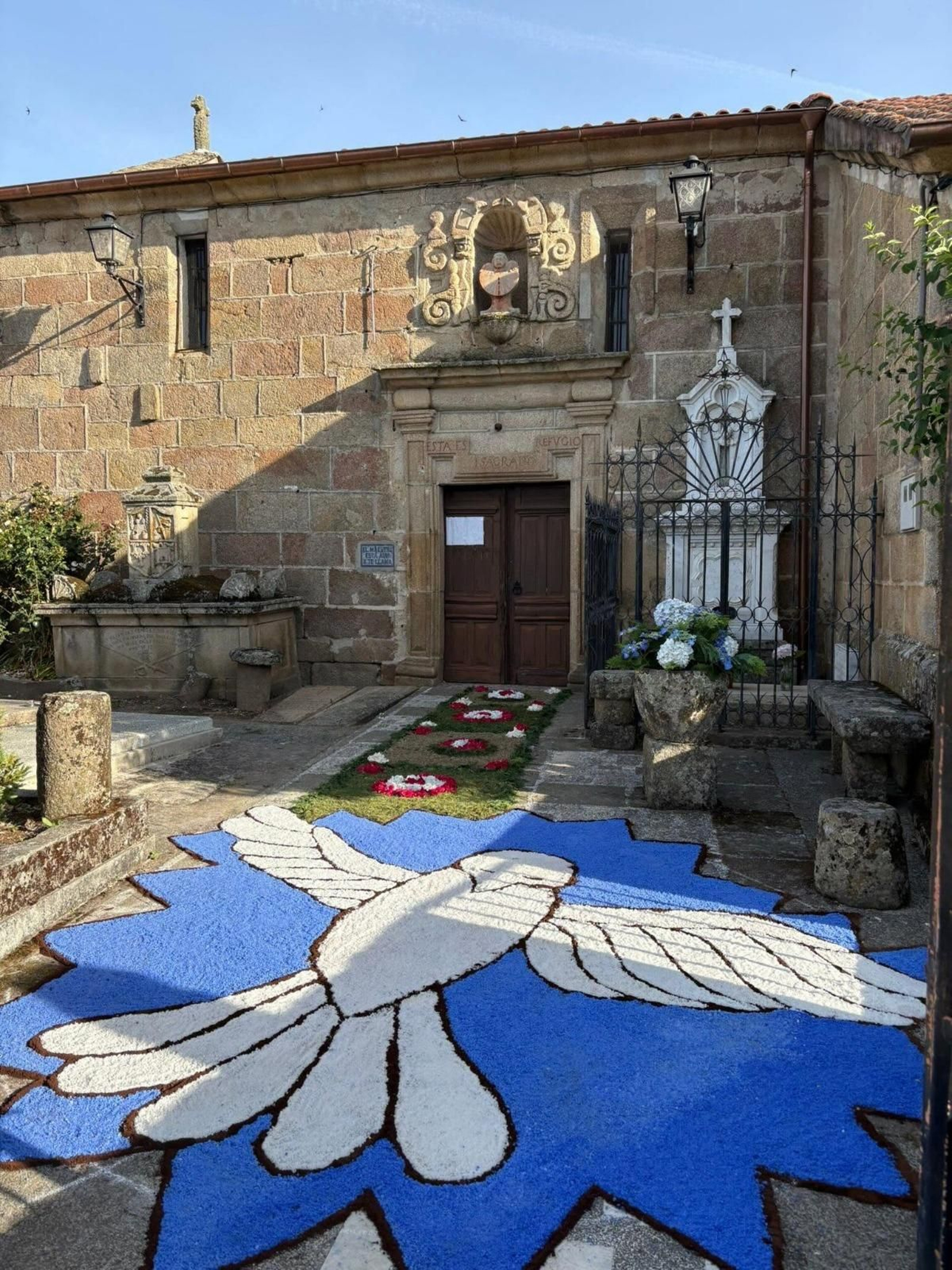 Alfombra floral por el Corpus Christi en O Barco.