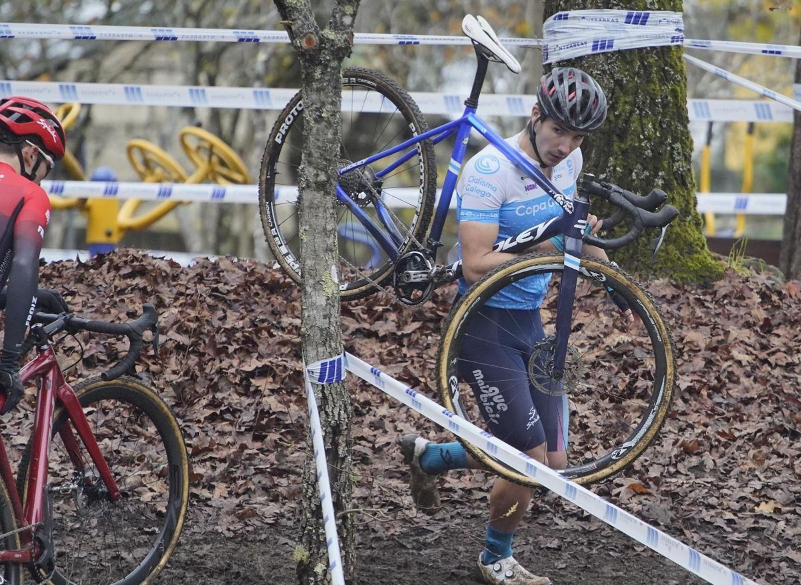 A Copa Galicia de ciclocross parou onte en Ponteareas.