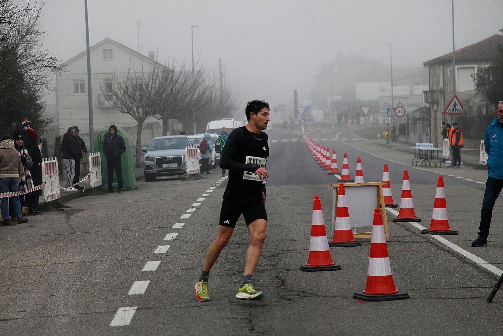 Corredor decidido a llegar a la meta.
