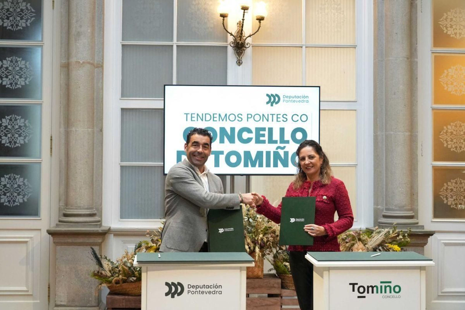 Luis López y Sandra González firmaron el convenio de colaboración.