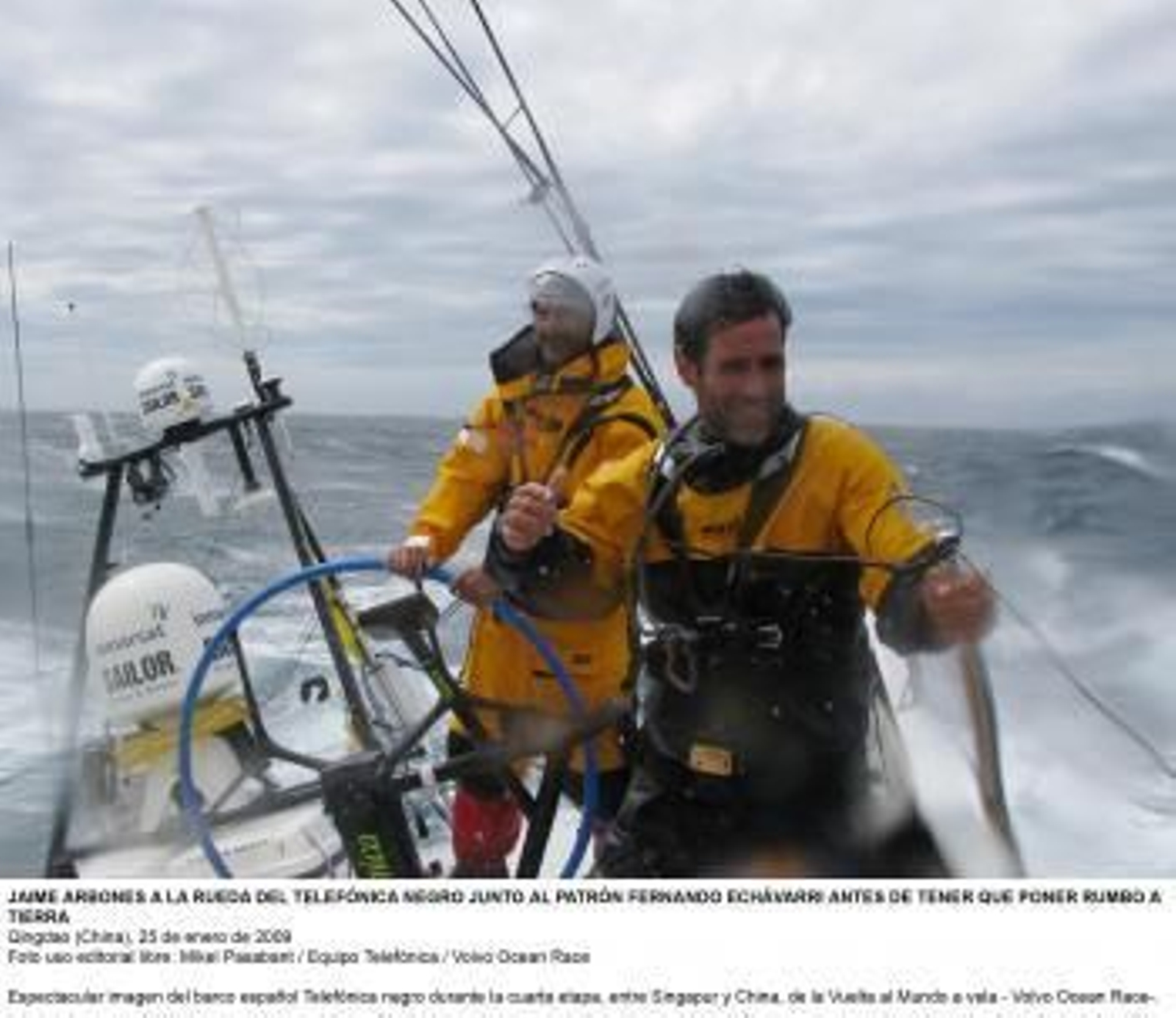 Jaime Arbones (i), con Fernando Echávarri, en la Volvo Ocean Race de 2009.