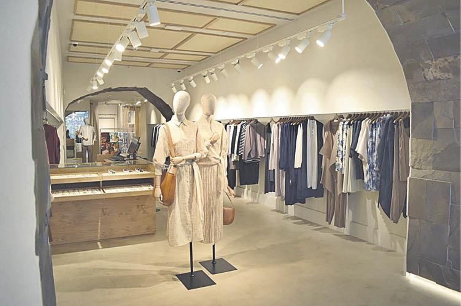 Tienda de Adolfo Domínguez en Antara (México).